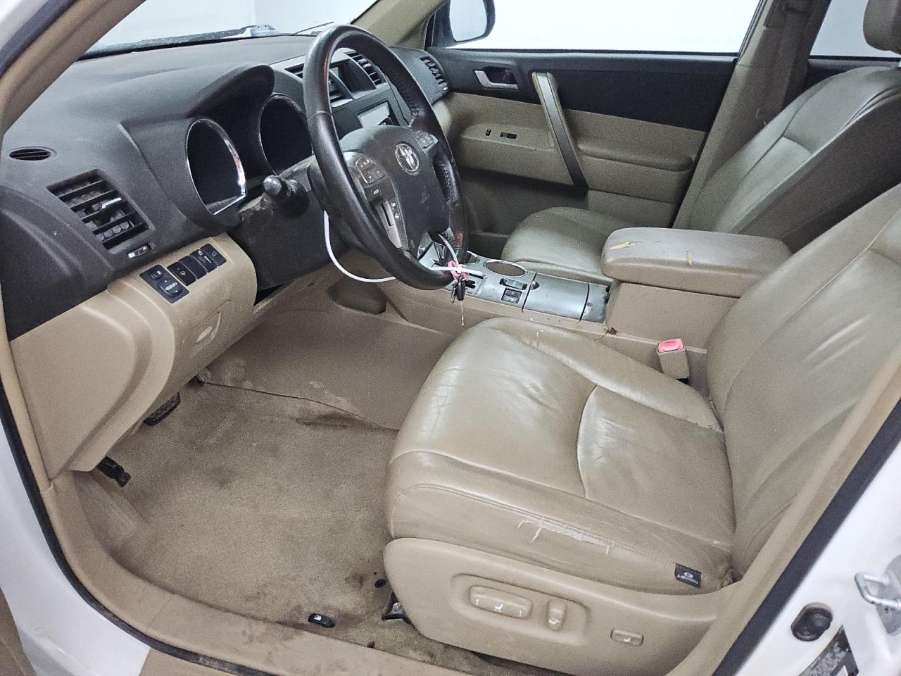 2009 Toyota Highlander Sport Серый vin: JTEES43A892122887 Damage: Left Front Seat, Torn, 1 To 2 Inches