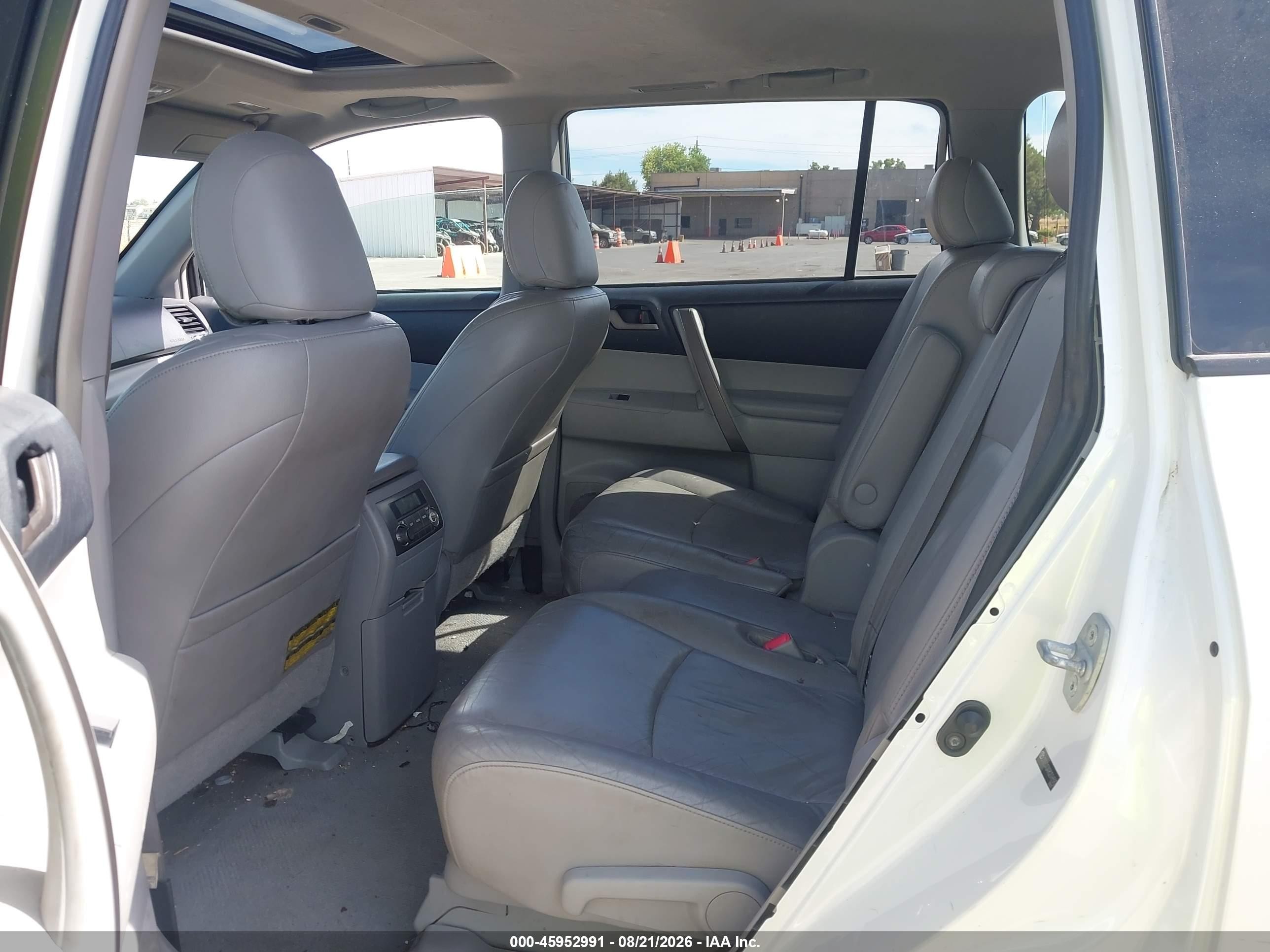 2008 Toyota Highlander Sport White vin: JTEES43A982016592
