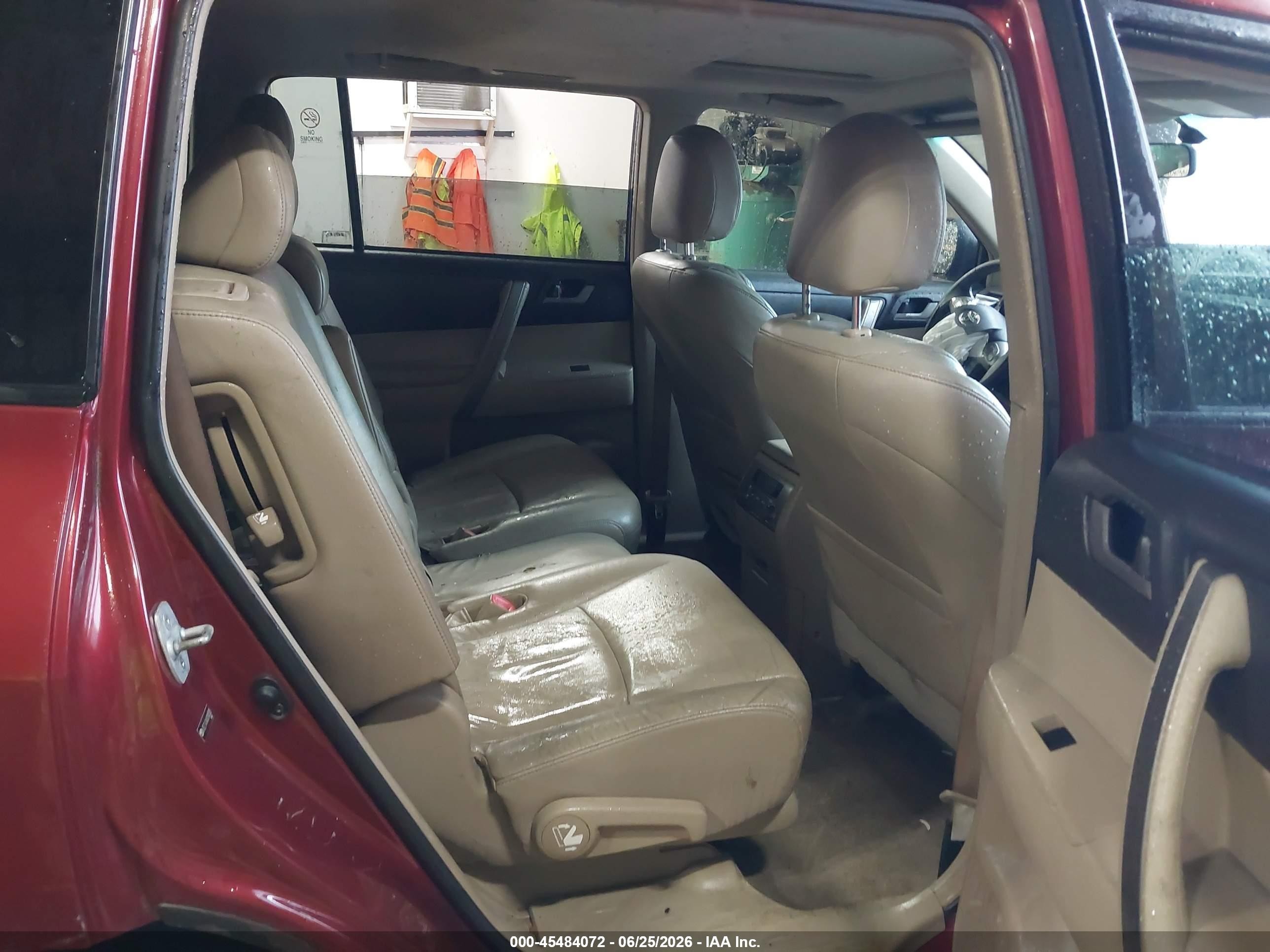 2008 Toyota Highlander Sport Red vin: JTEES43AX82083525