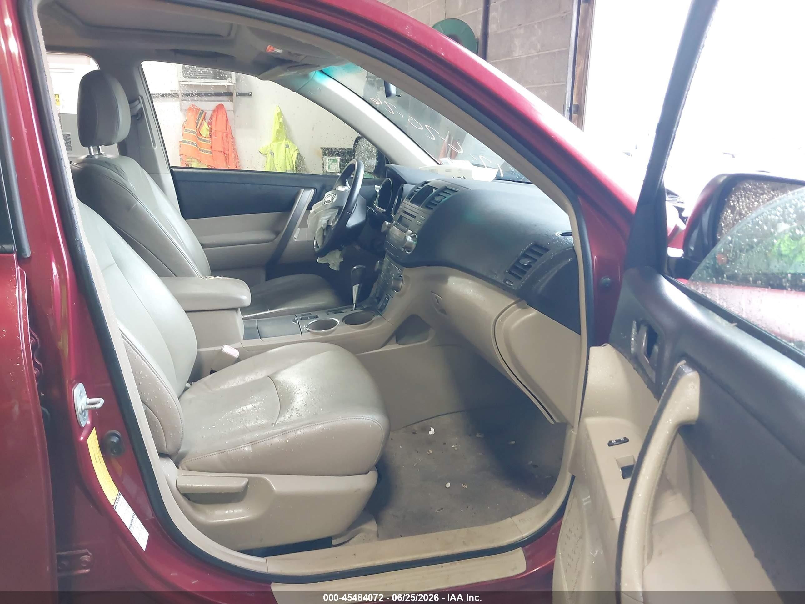 2008 Toyota Highlander Sport Red vin: JTEES43AX82083525