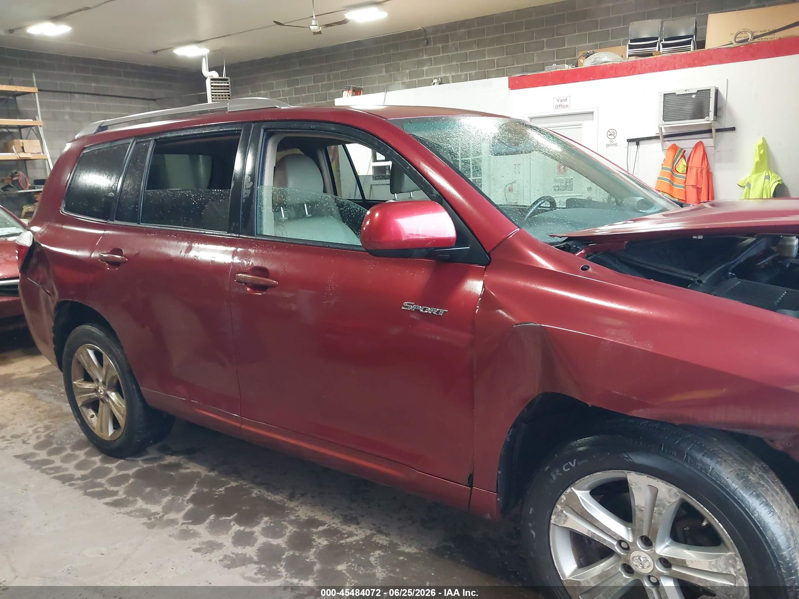 2008 Toyota Highlander Sport Red vin: JTEES43AX82083525
