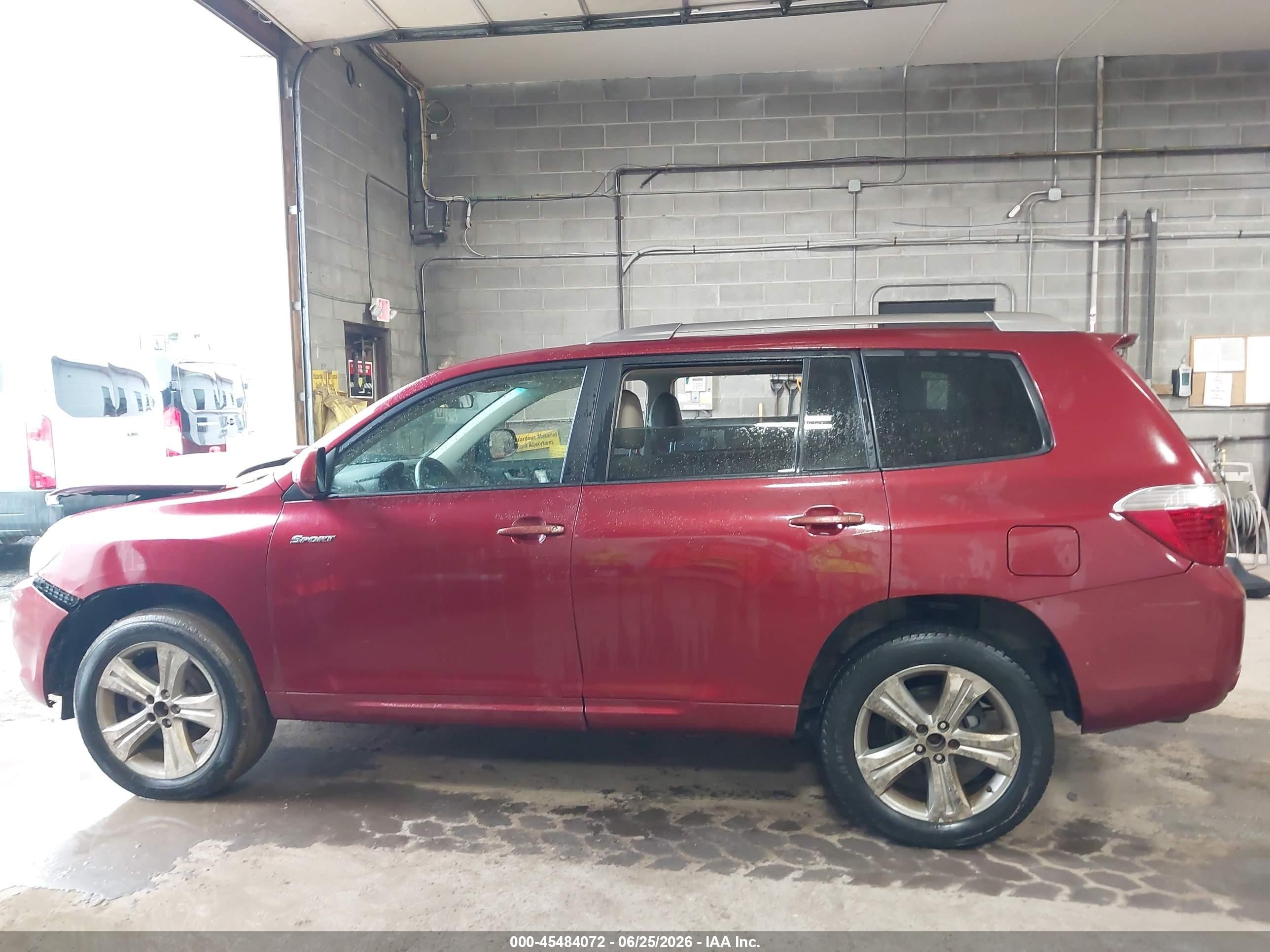 2008 Toyota Highlander Sport Red vin: JTEES43AX82083525