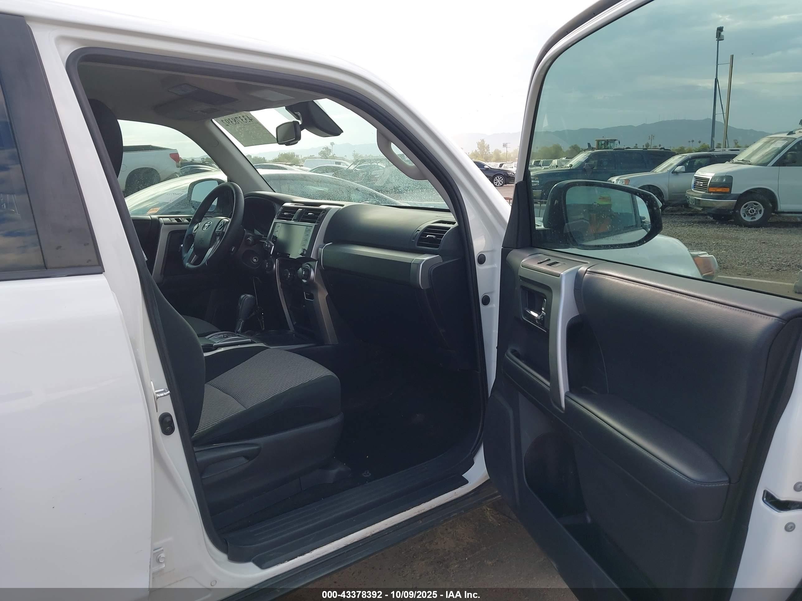 2021 Toyota 4runner Sr5 Белый vin: JTEEU5JR0M5238617