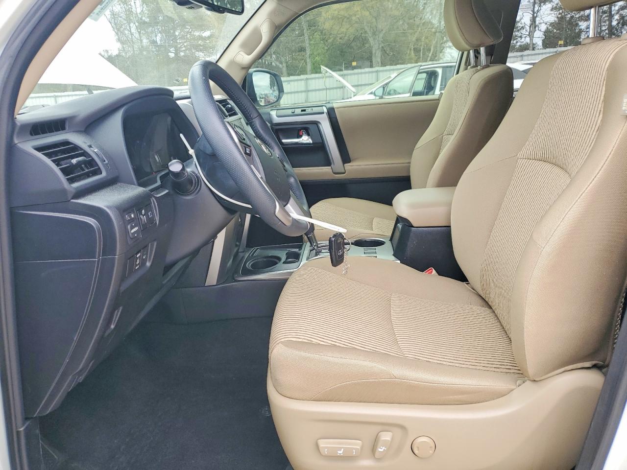 2023 Toyota 4runner Sr5 Белый vin: JTEEU5JR1P5297017