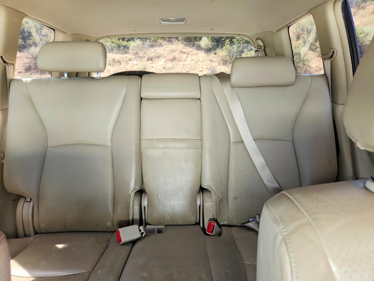 2007 Toyota Highlander Hybrid White vin: JTEEW21A270049147