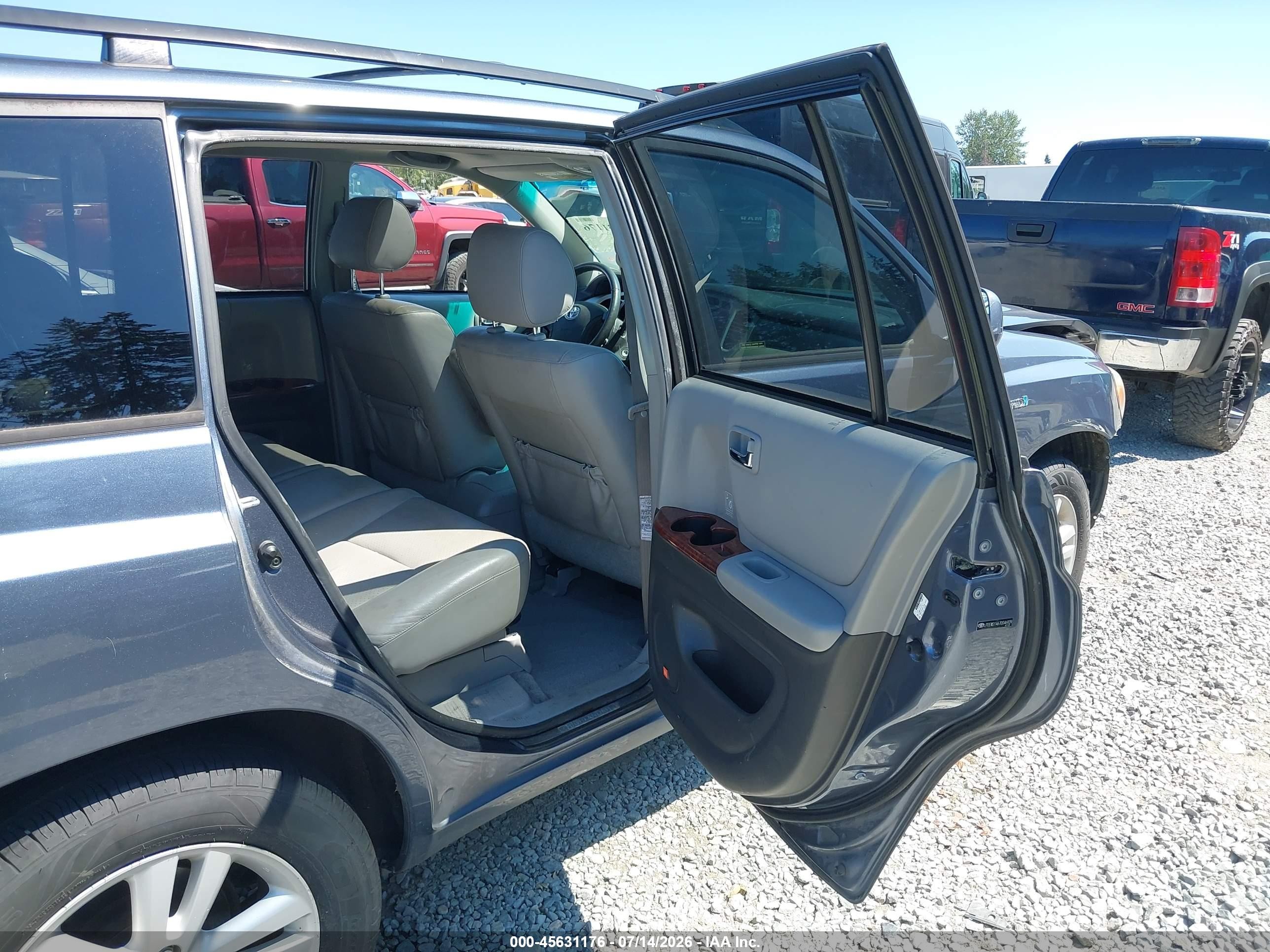 2007 Toyota Highlander Hybrid Limited V6 Gray vin: JTEEW21A670046929