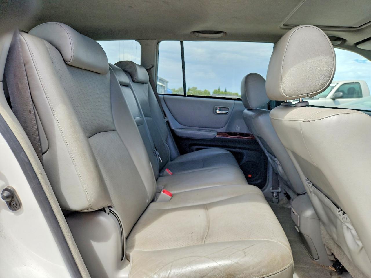 2007 Toyota Highlander Hybrid White vin: JTEEW21A670047093