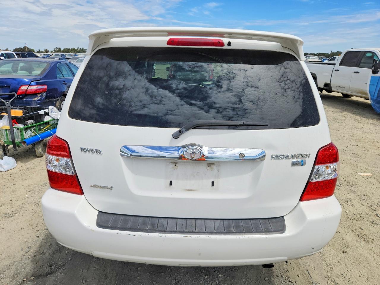 2007 Toyota Highlander Hybrid White vin: JTEEW21A670047093