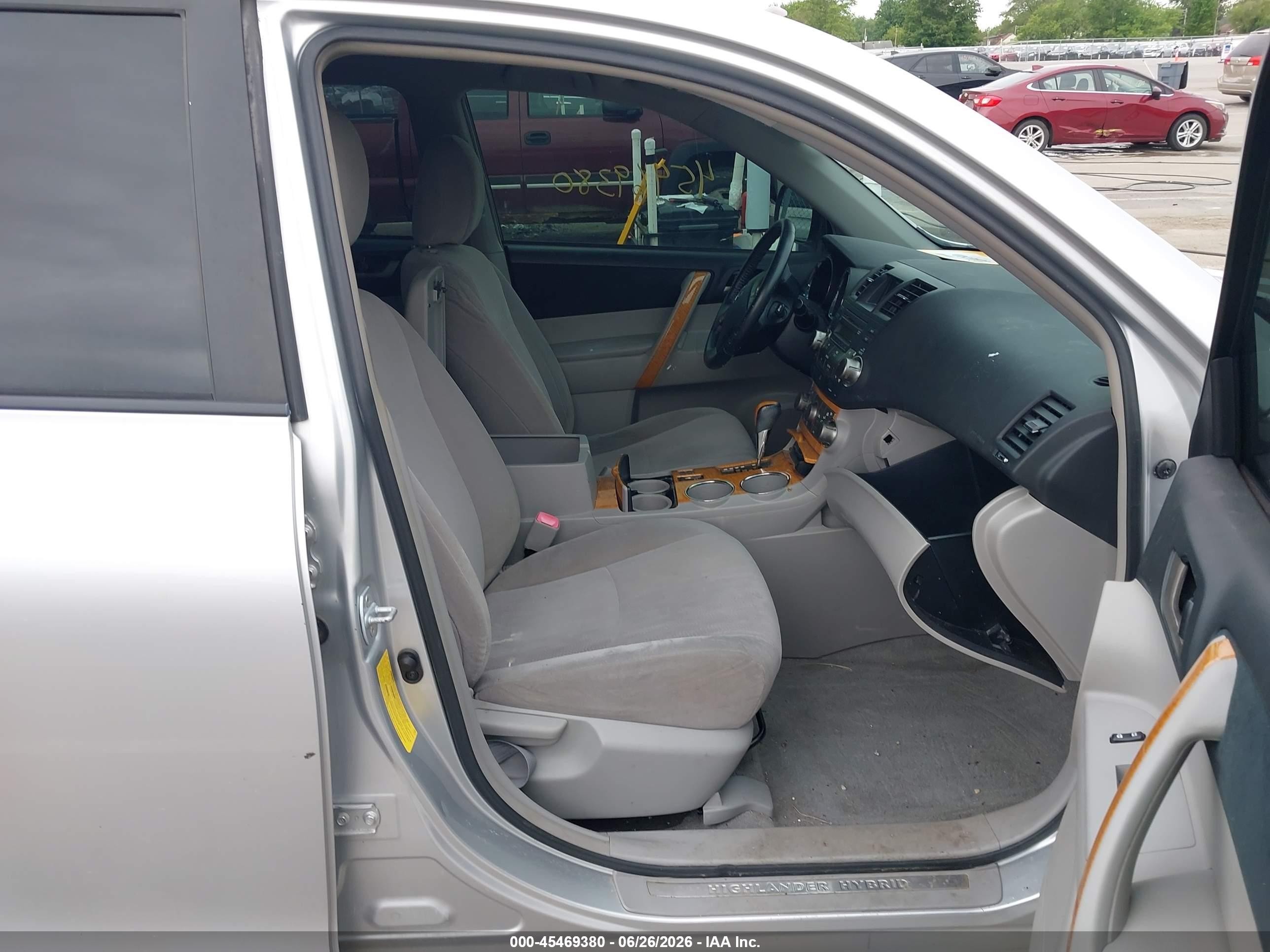 2008 Toyota Highlander Hybrid   Silver vin: JTEEW41A082025866