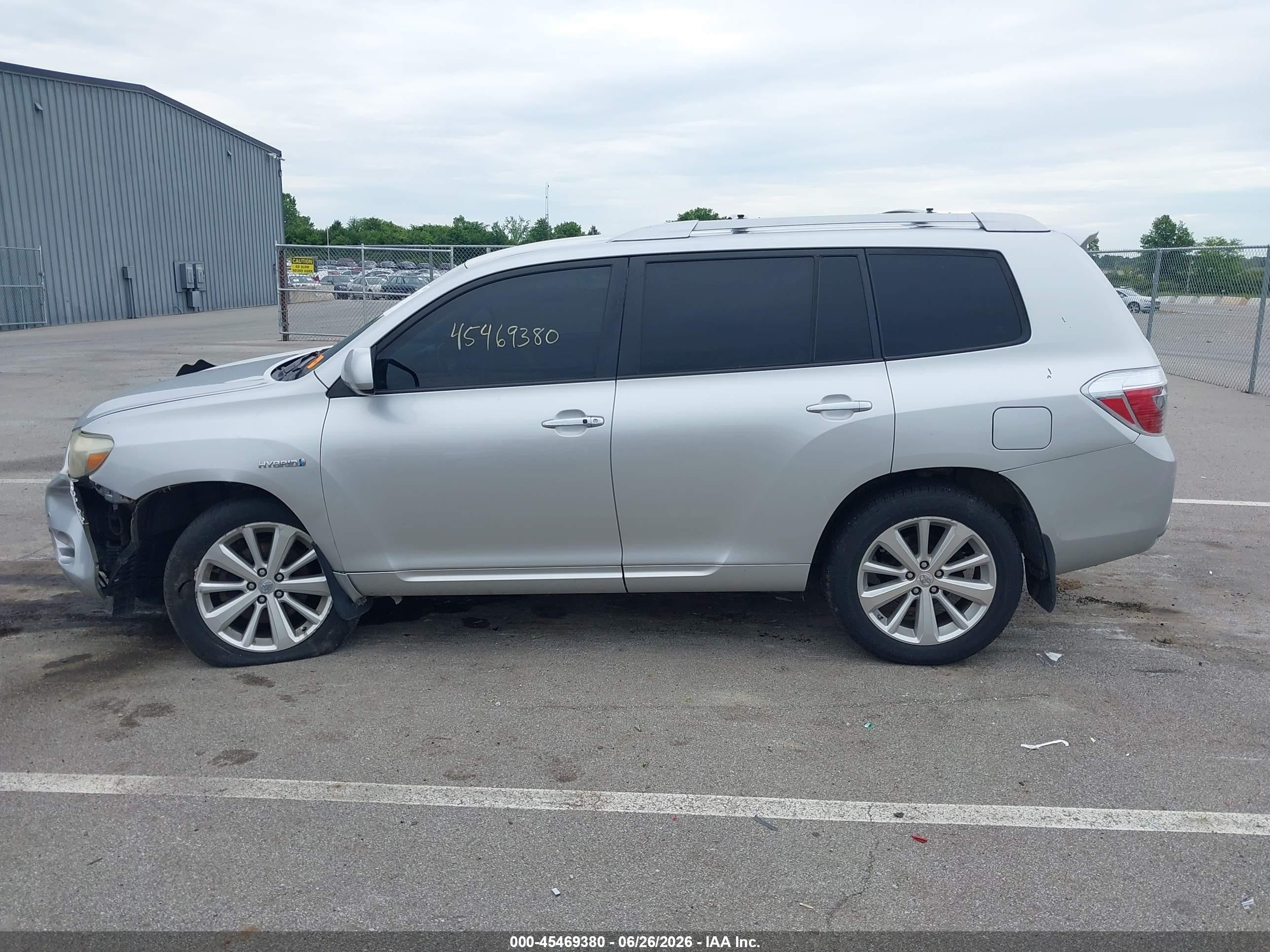 2008 Toyota Highlander Hybrid   Silver vin: JTEEW41A082025866
