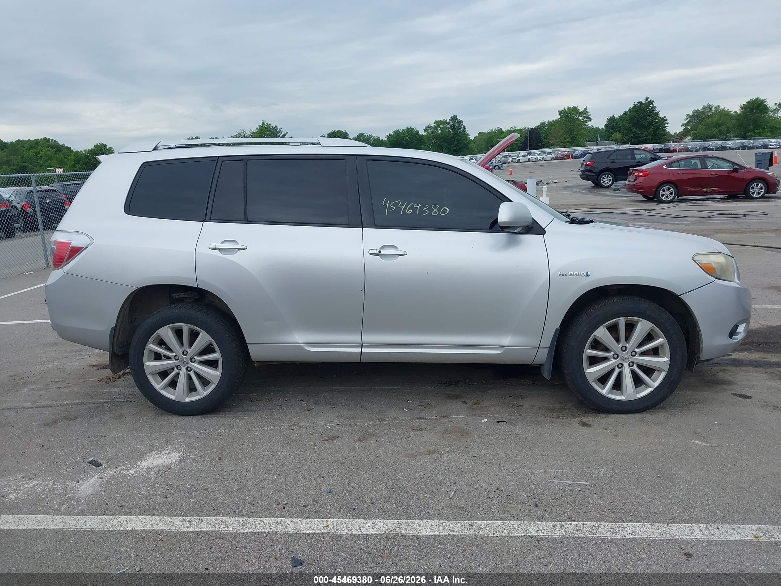 2008 Toyota Highlander Hybrid   Silver vin: JTEEW41A082025866