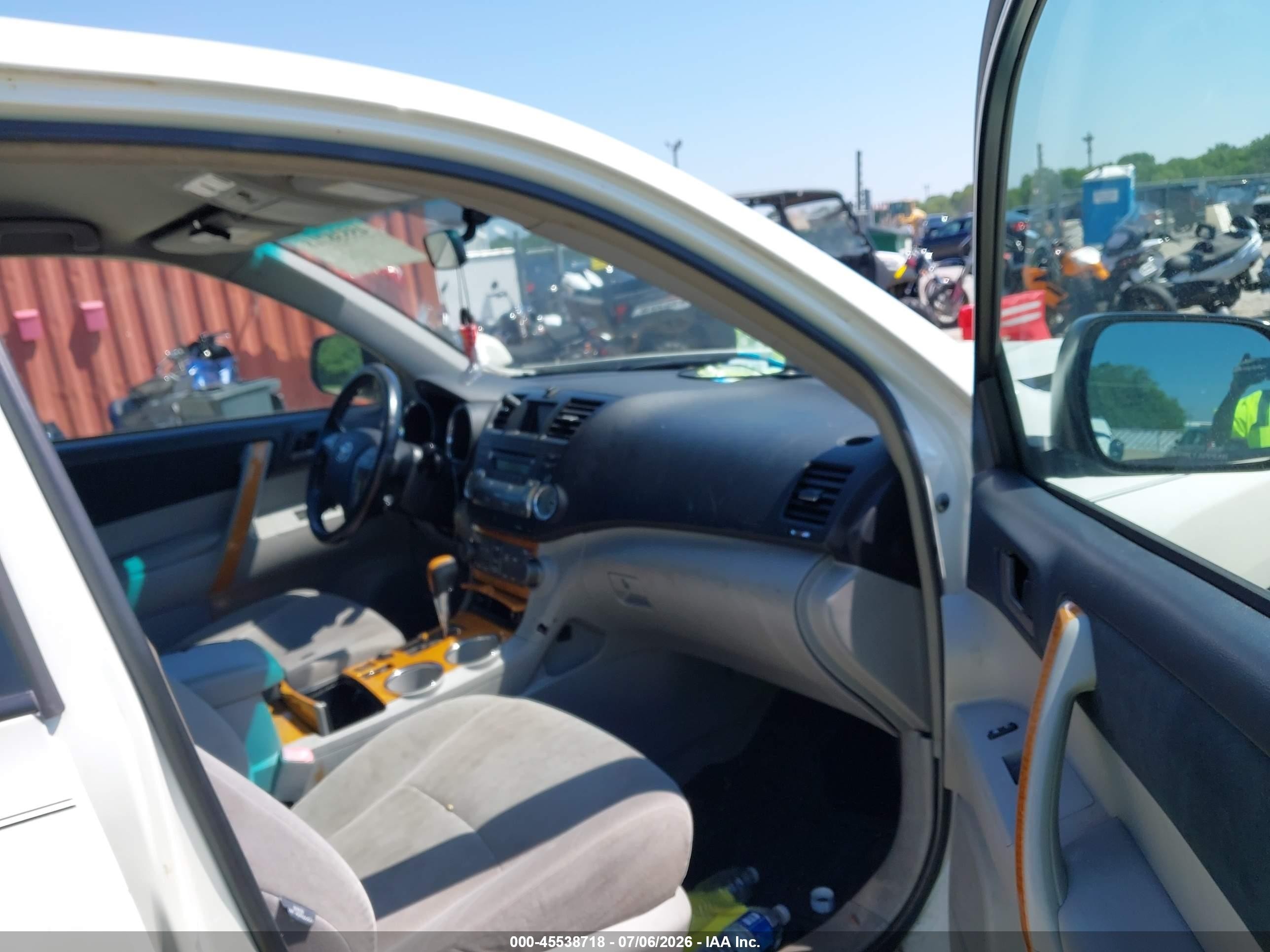 2008 Toyota Highlander Hybrid   White vin: JTEEW41A282000869