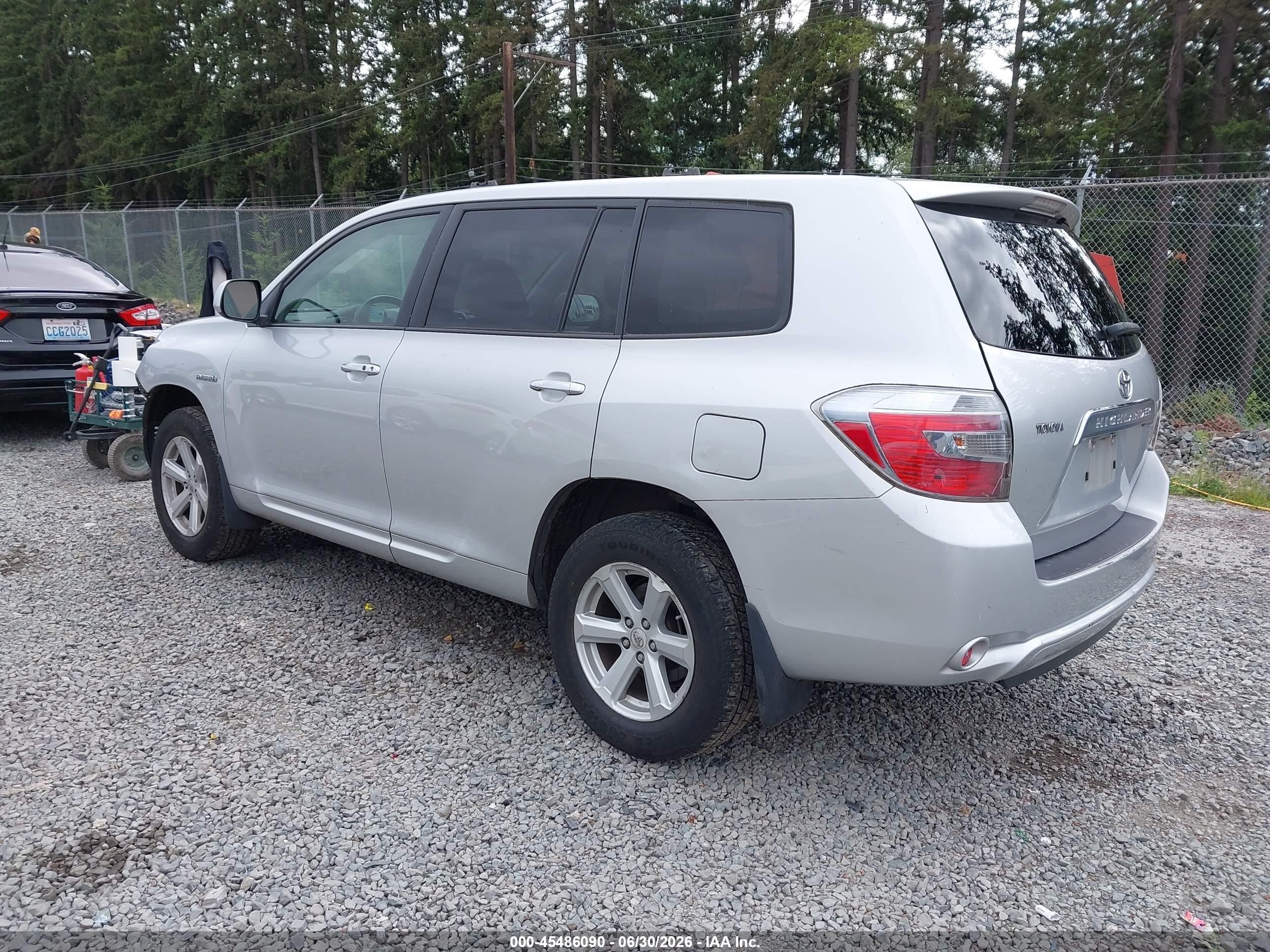 2008 Toyota Highlander Hybrid   Silver vin: JTEEW41A282004775