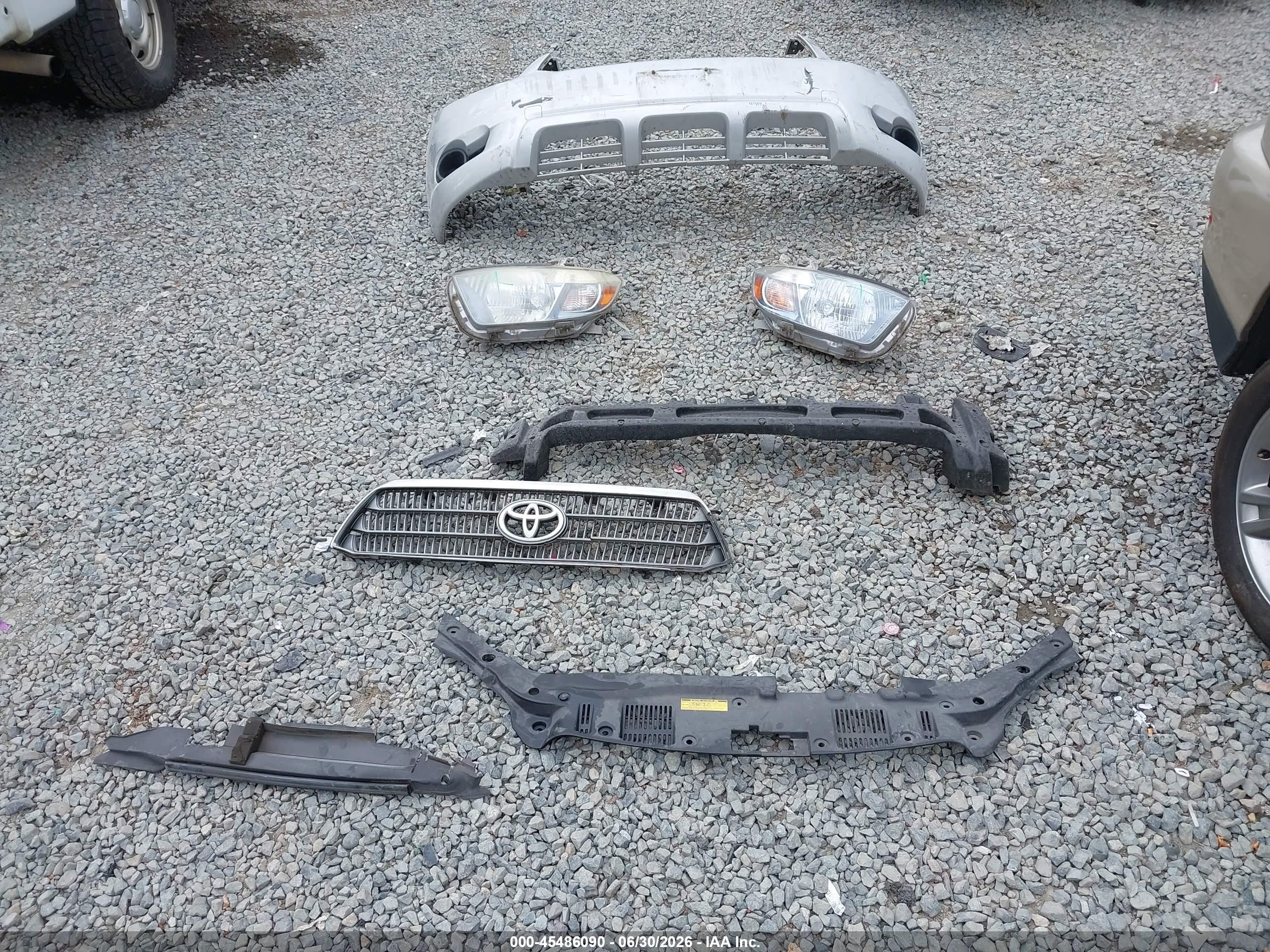 2008 Toyota Highlander Hybrid   Silver vin: JTEEW41A282004775