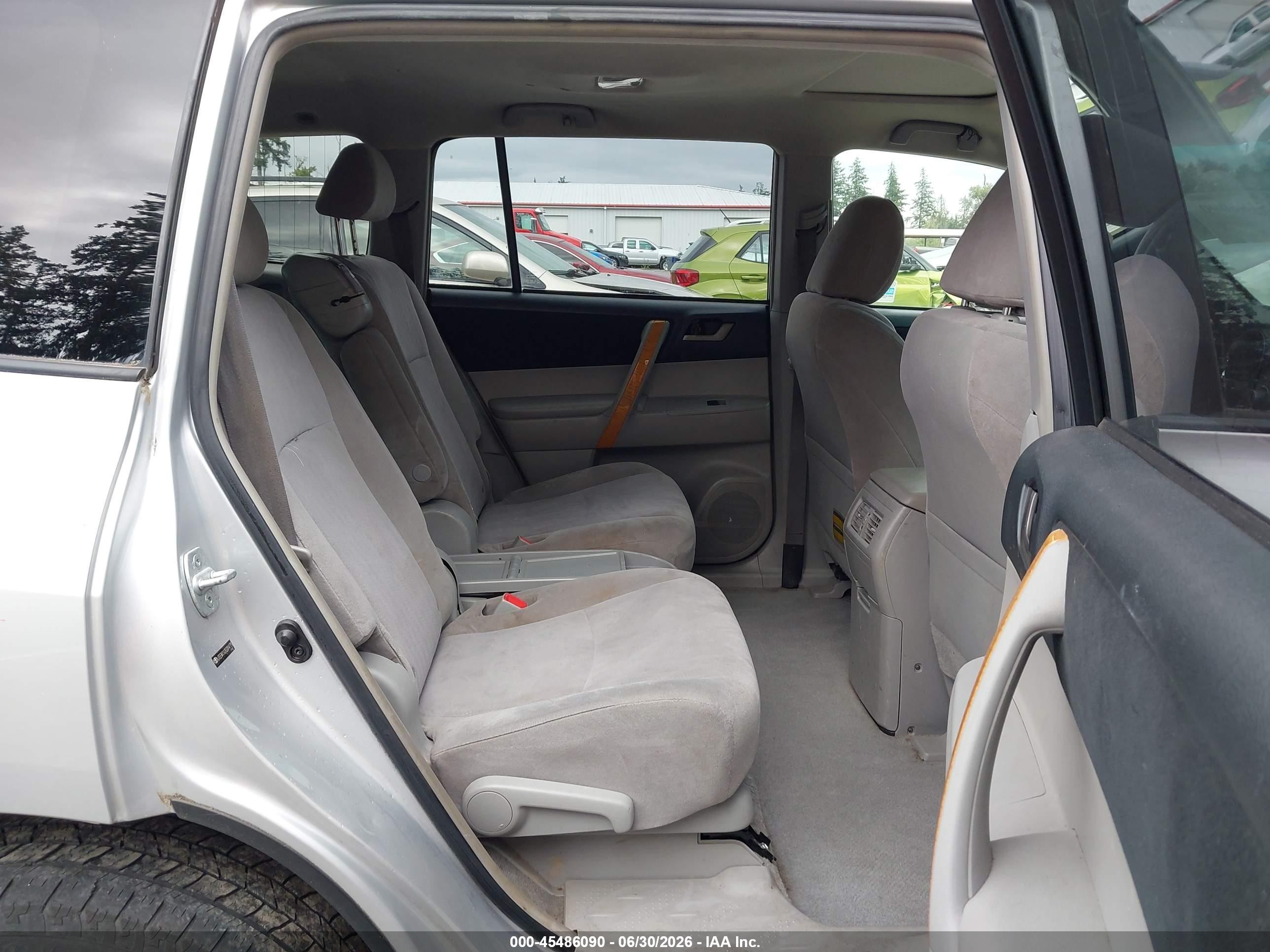 2008 Toyota Highlander Hybrid   Silver vin: JTEEW41A282004775