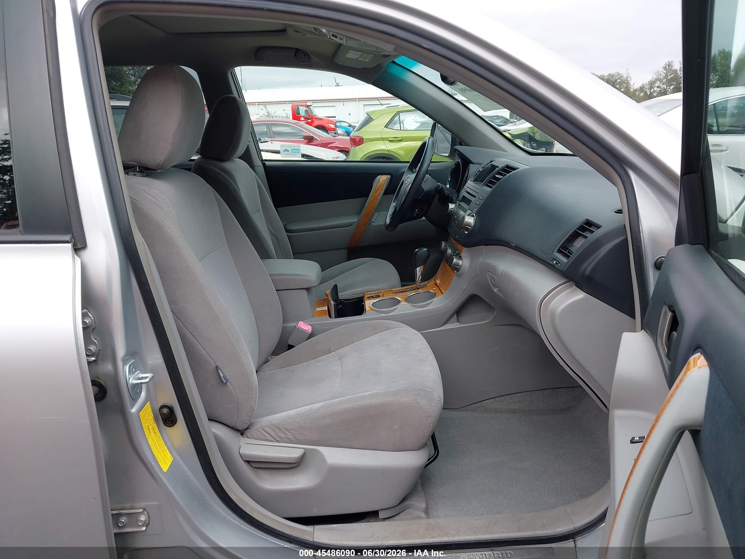 2008 Toyota Highlander Hybrid   Silver vin: JTEEW41A282004775