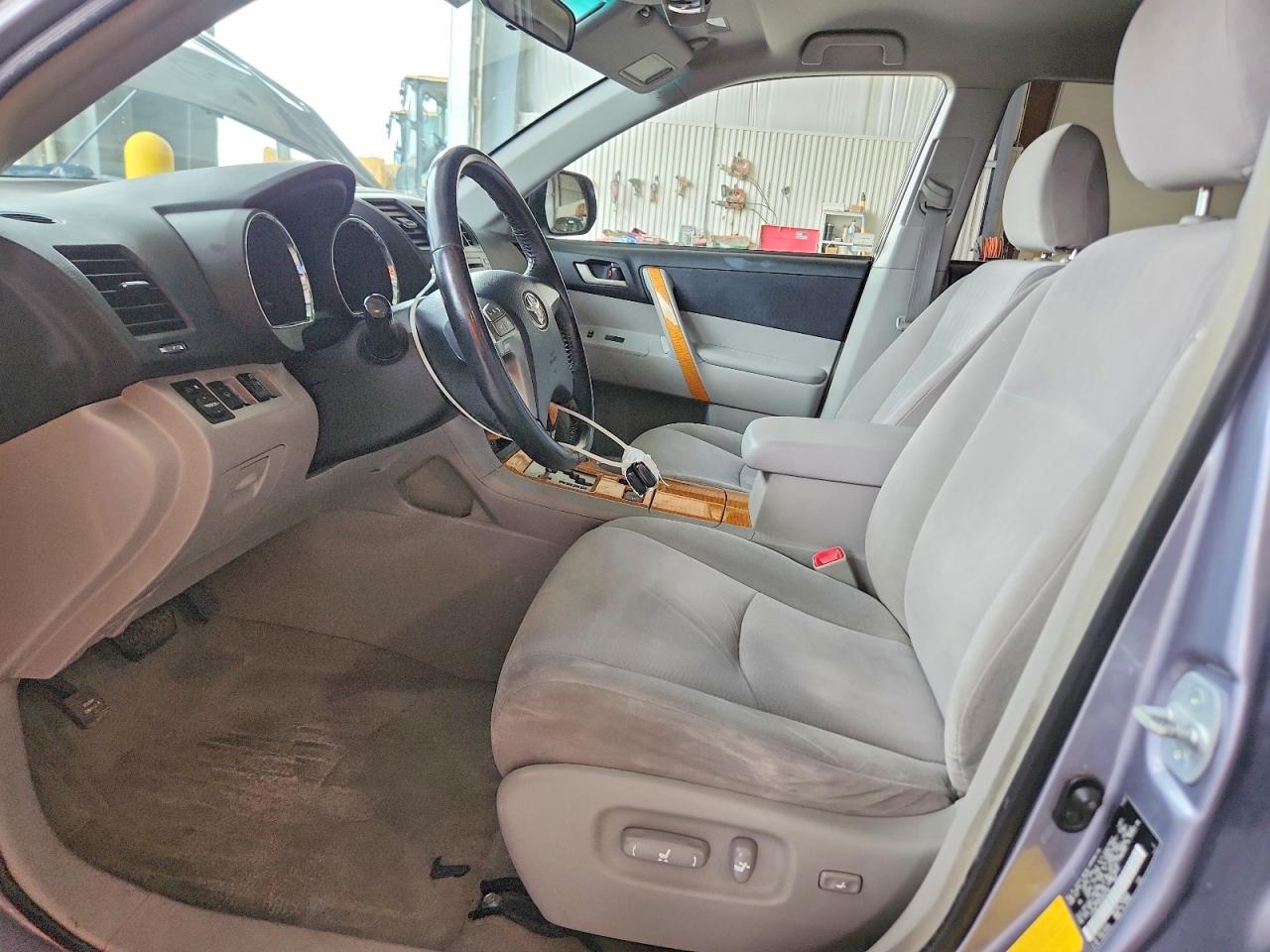 2008 Toyota Highlander Hybrid Gray vin: JTEEW41A282006185