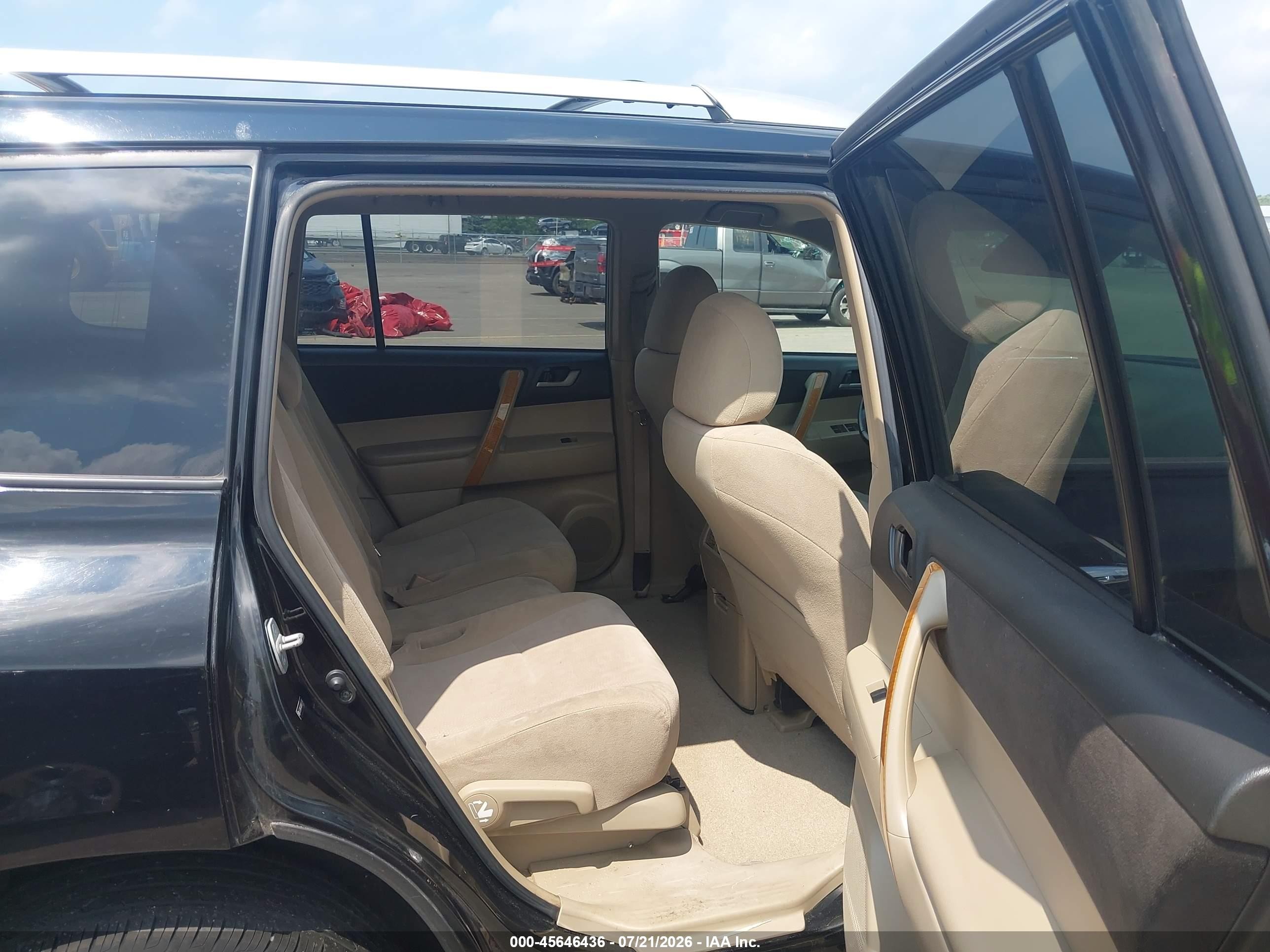 2008 Toyota Highlander Hybrid   Black vin: JTEEW41A282008180