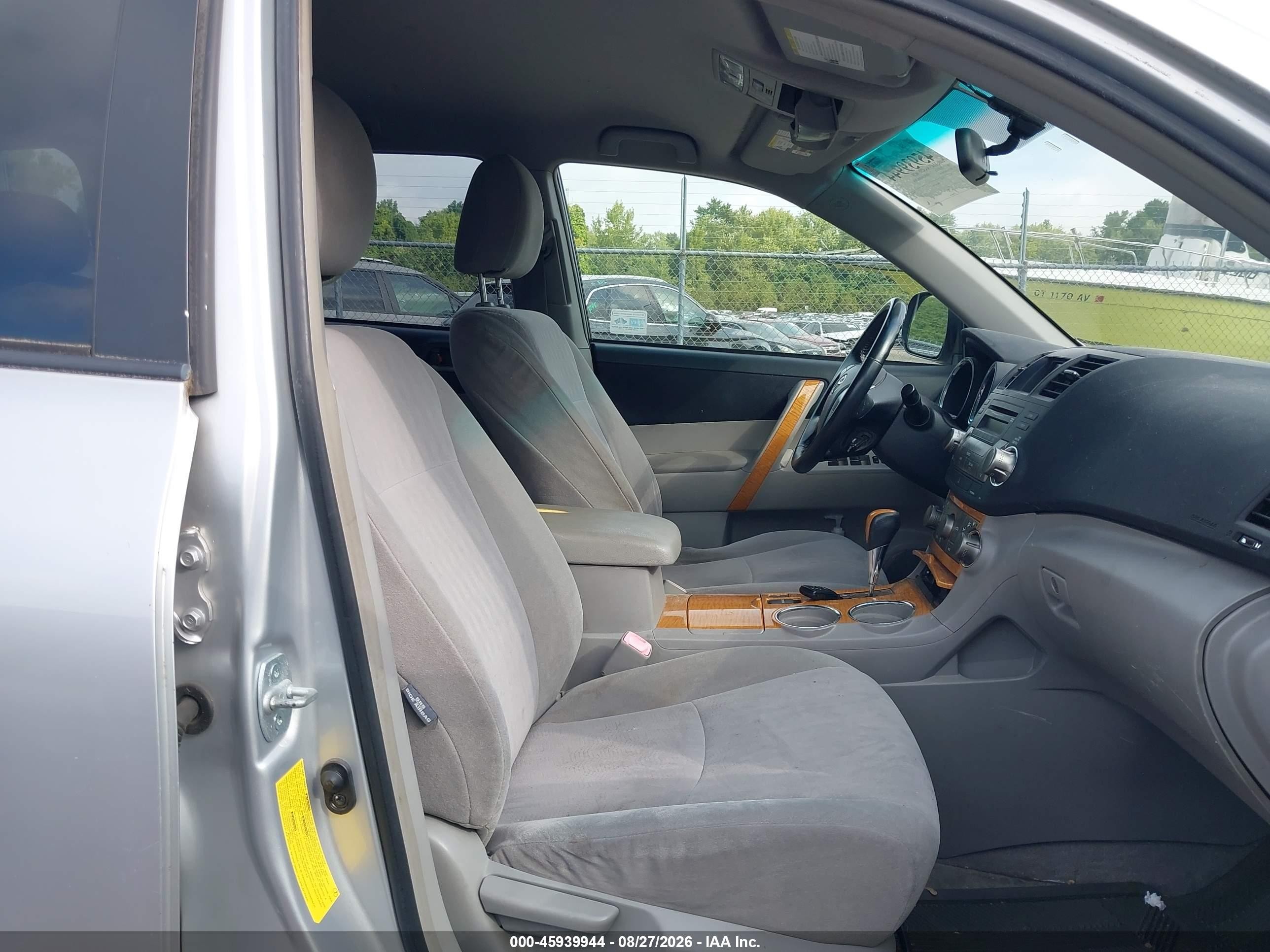 2008 Toyota Highlander Hybrid   Silver vin: JTEEW41A682009106