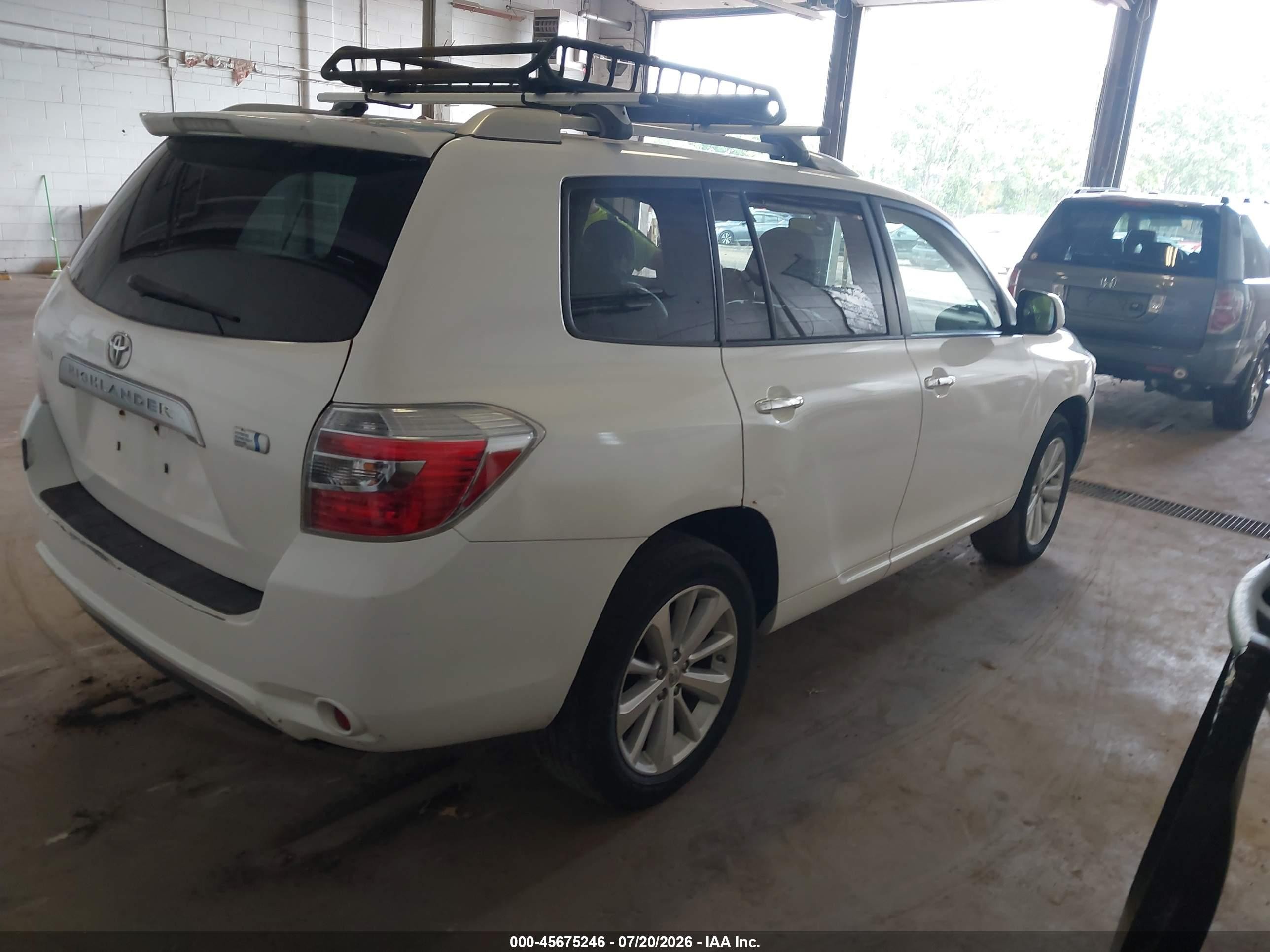 2008 Toyota Highlander Hybrid   White vin: JTEEW41A782010359