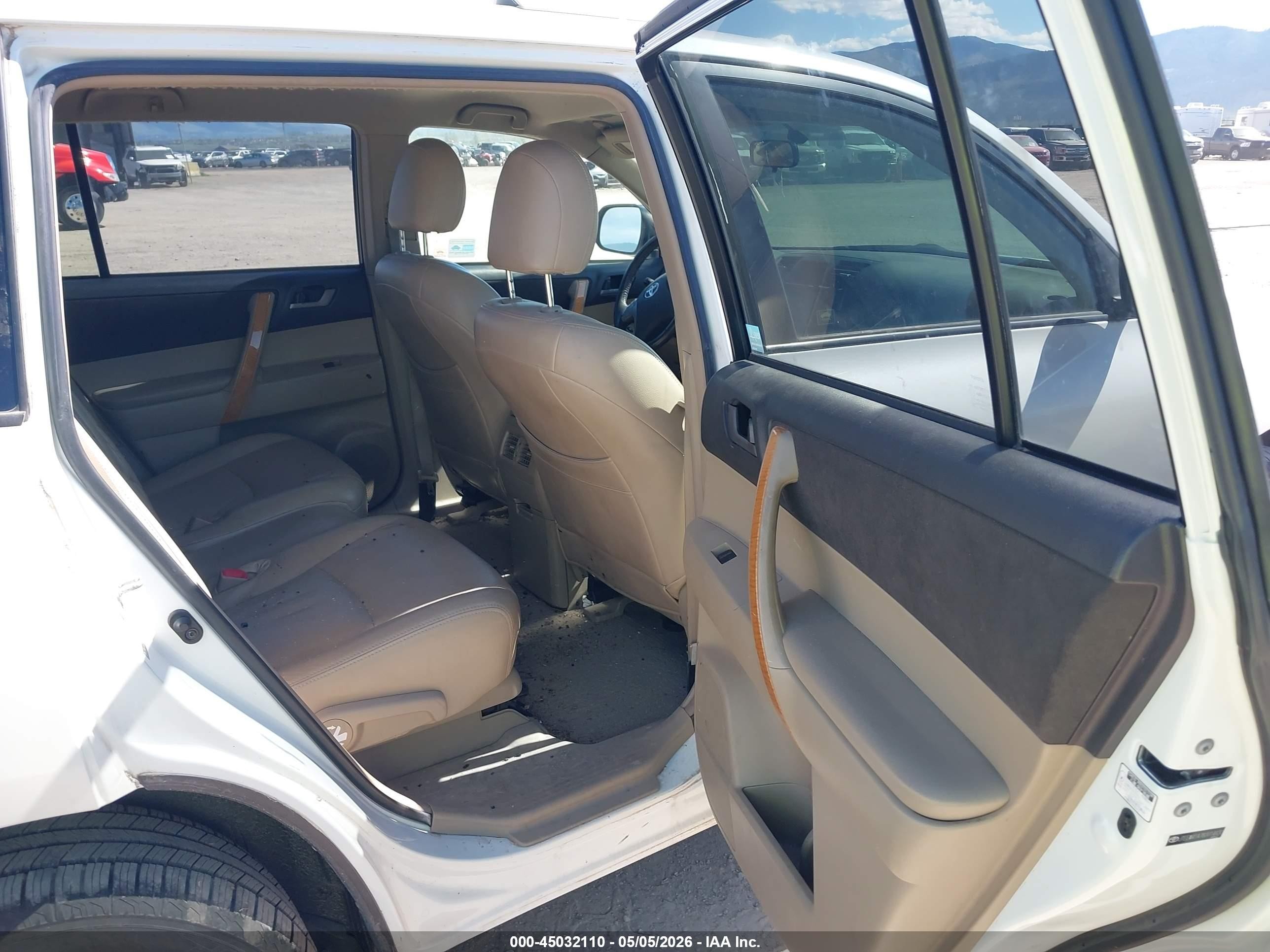 2008 Toyota Highlander Hybrid   White vin: JTEEW41A782014430