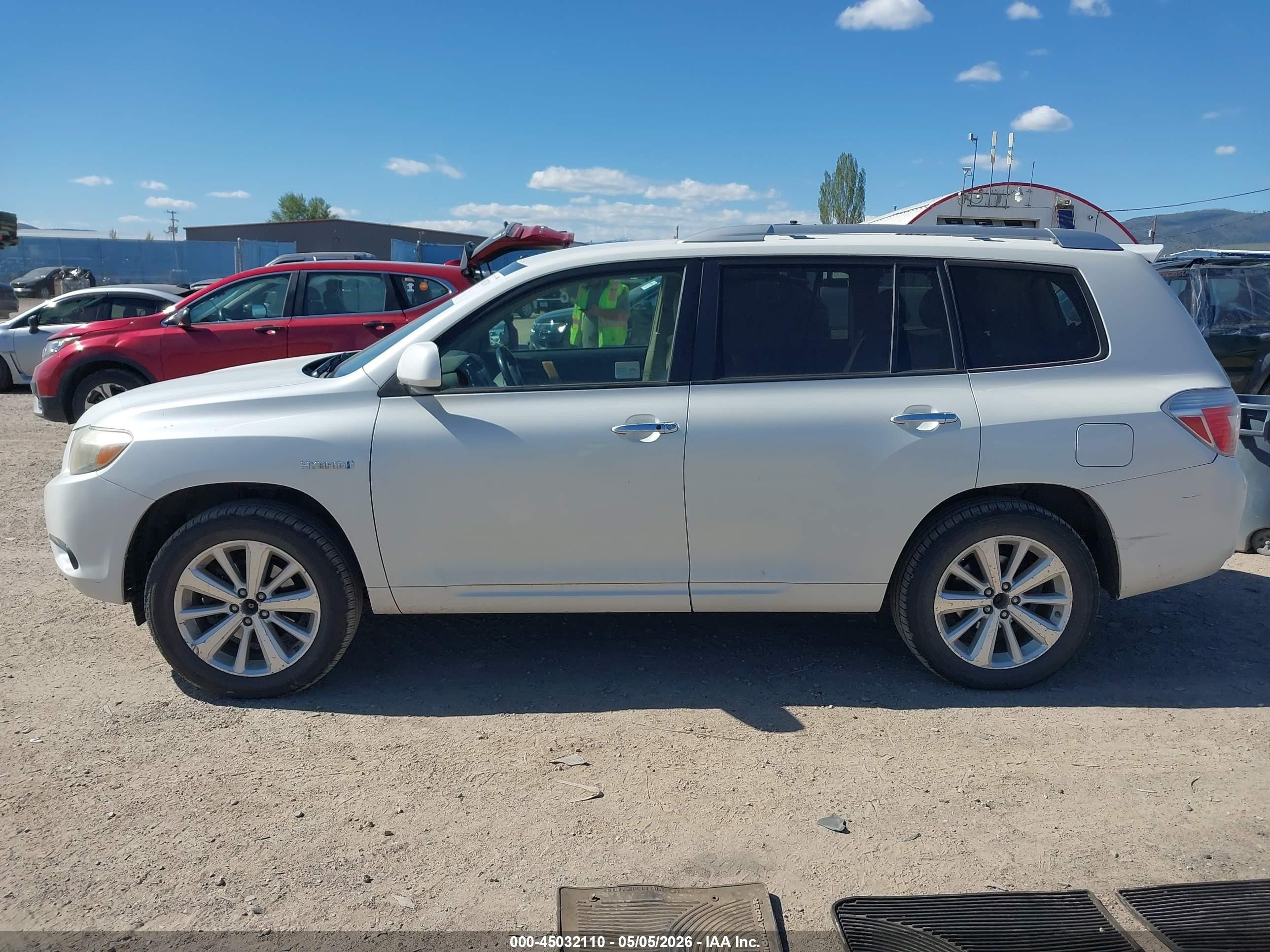 2008 Toyota Highlander Hybrid   White vin: JTEEW41A782014430