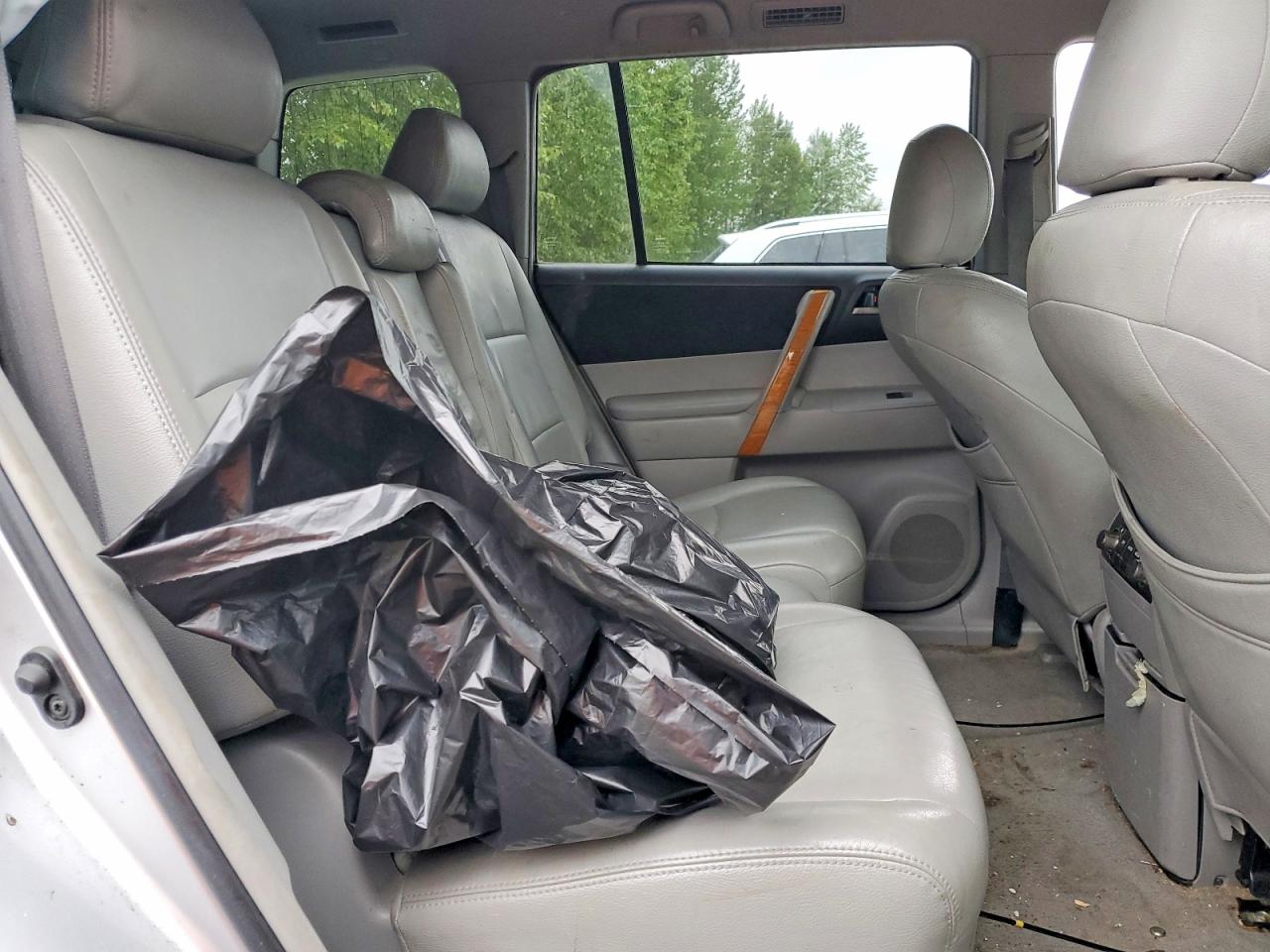 2008 Toyota Highlander Hybrid Silver vin: JTEEW41A882023508