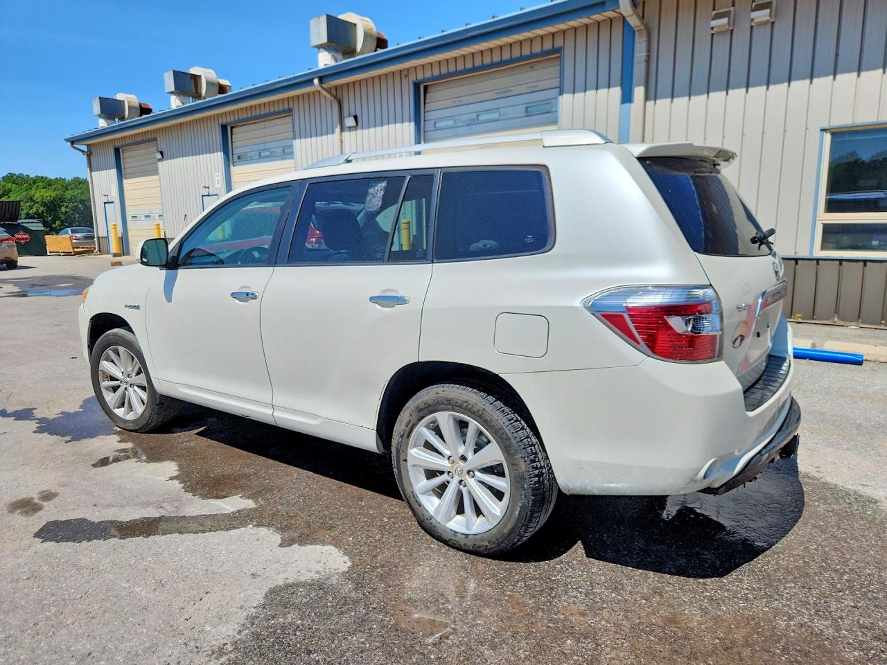 2008 Toyota Highlander Hybrid White vin: JTEEW41A982011089