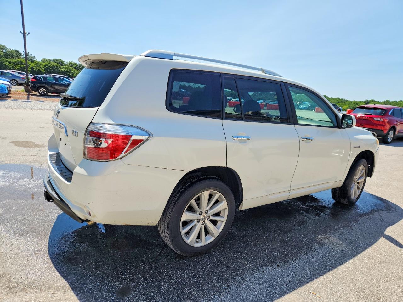 2008 Toyota Highlander Hybrid White vin: JTEEW41A982011089