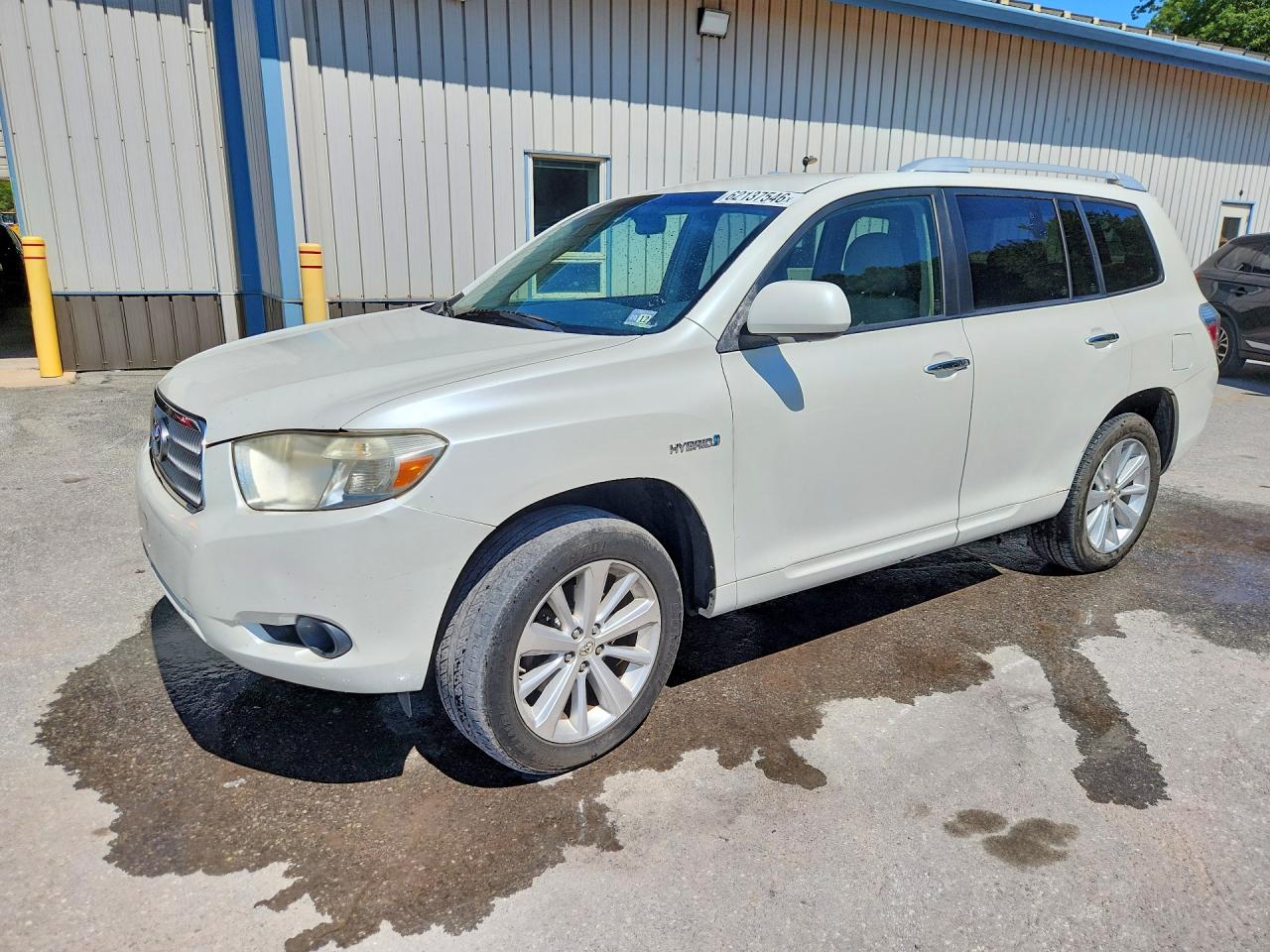 2008 Toyota Highlander Hybrid White vin: JTEEW41A982011089