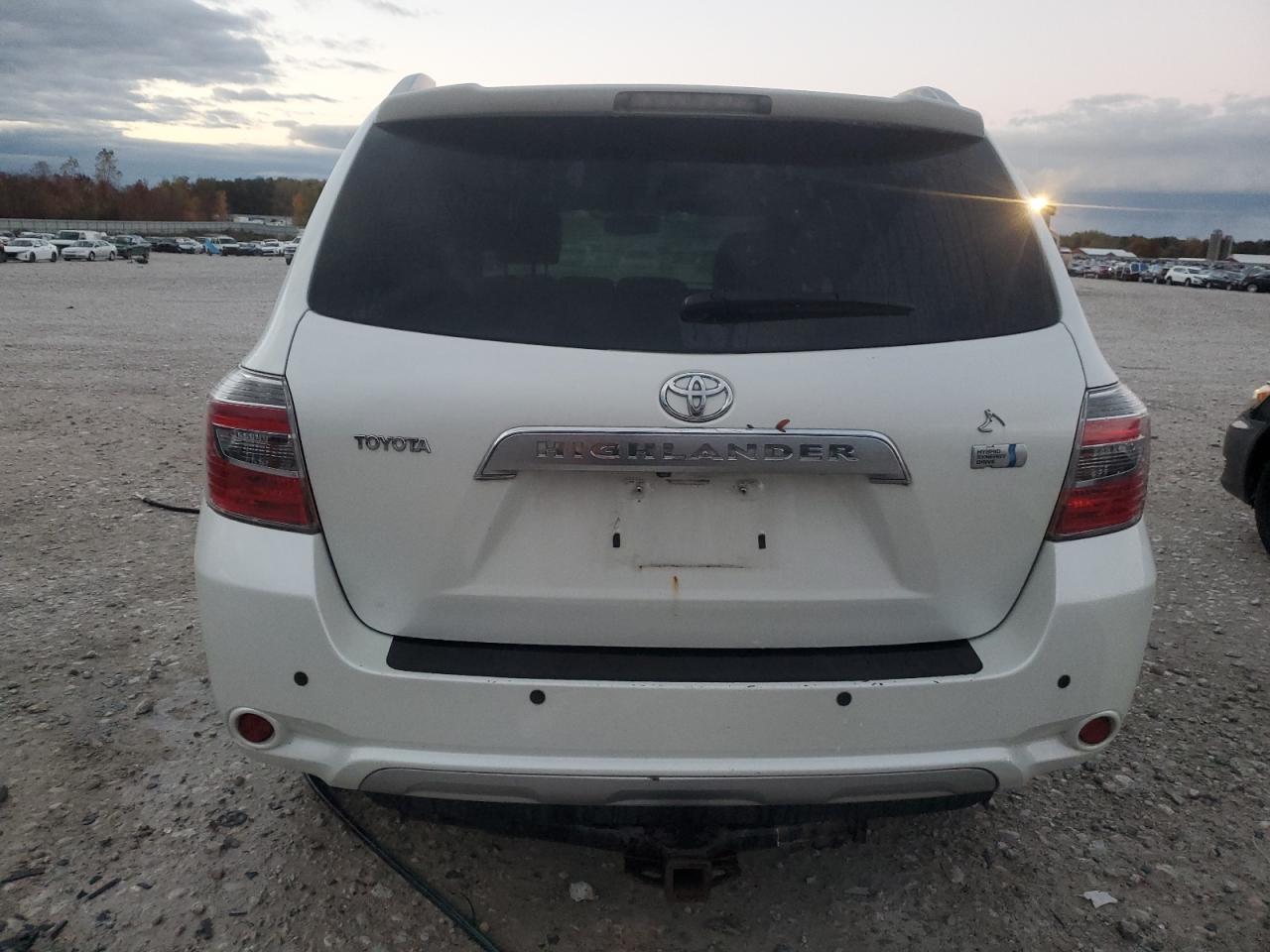 2009 Toyota Highlander Hybrid White vin: JTEEW41A992032106
