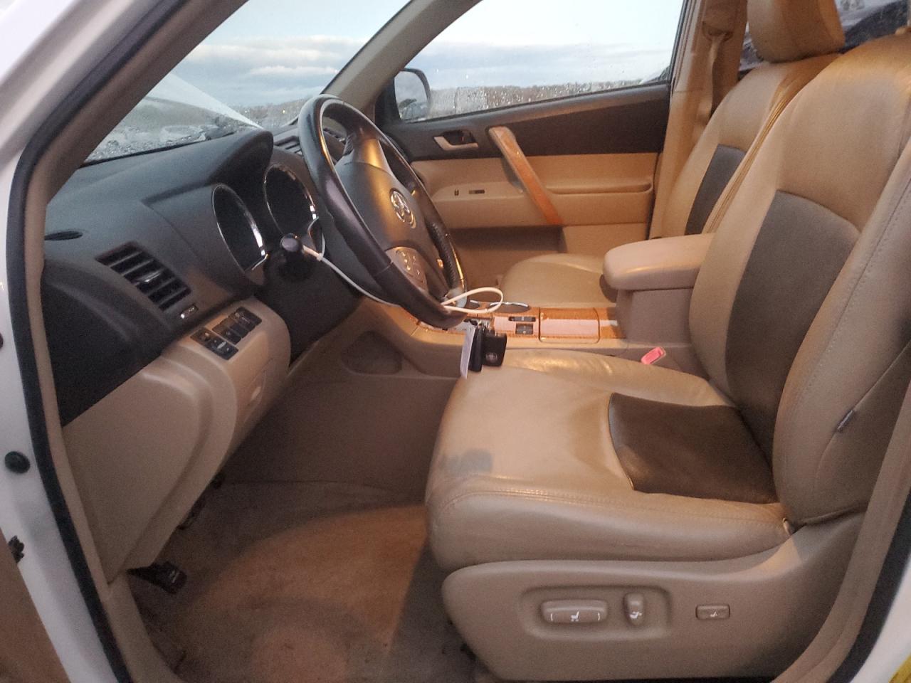 2009 Toyota Highlander Hybrid White vin: JTEEW41A992032106