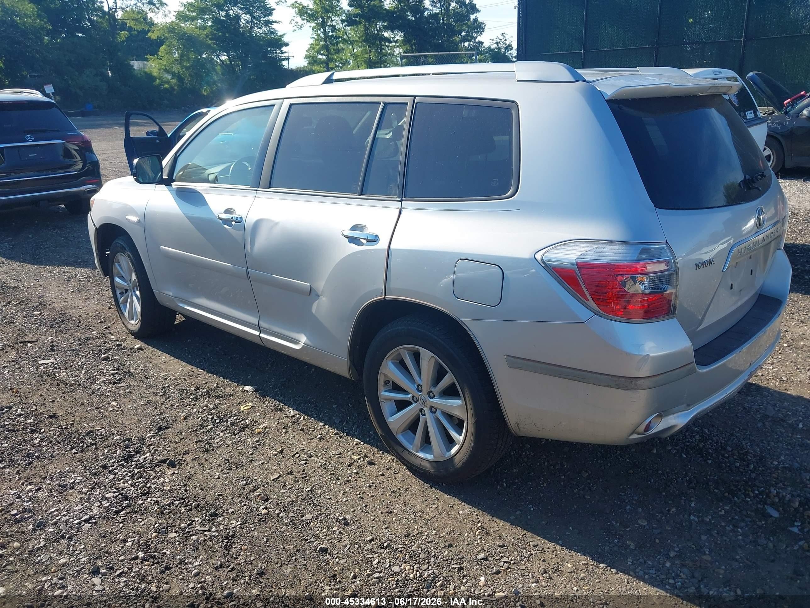 2008 Toyota Highlander Hybrid   Gray vin: JTEEW41AX82011313