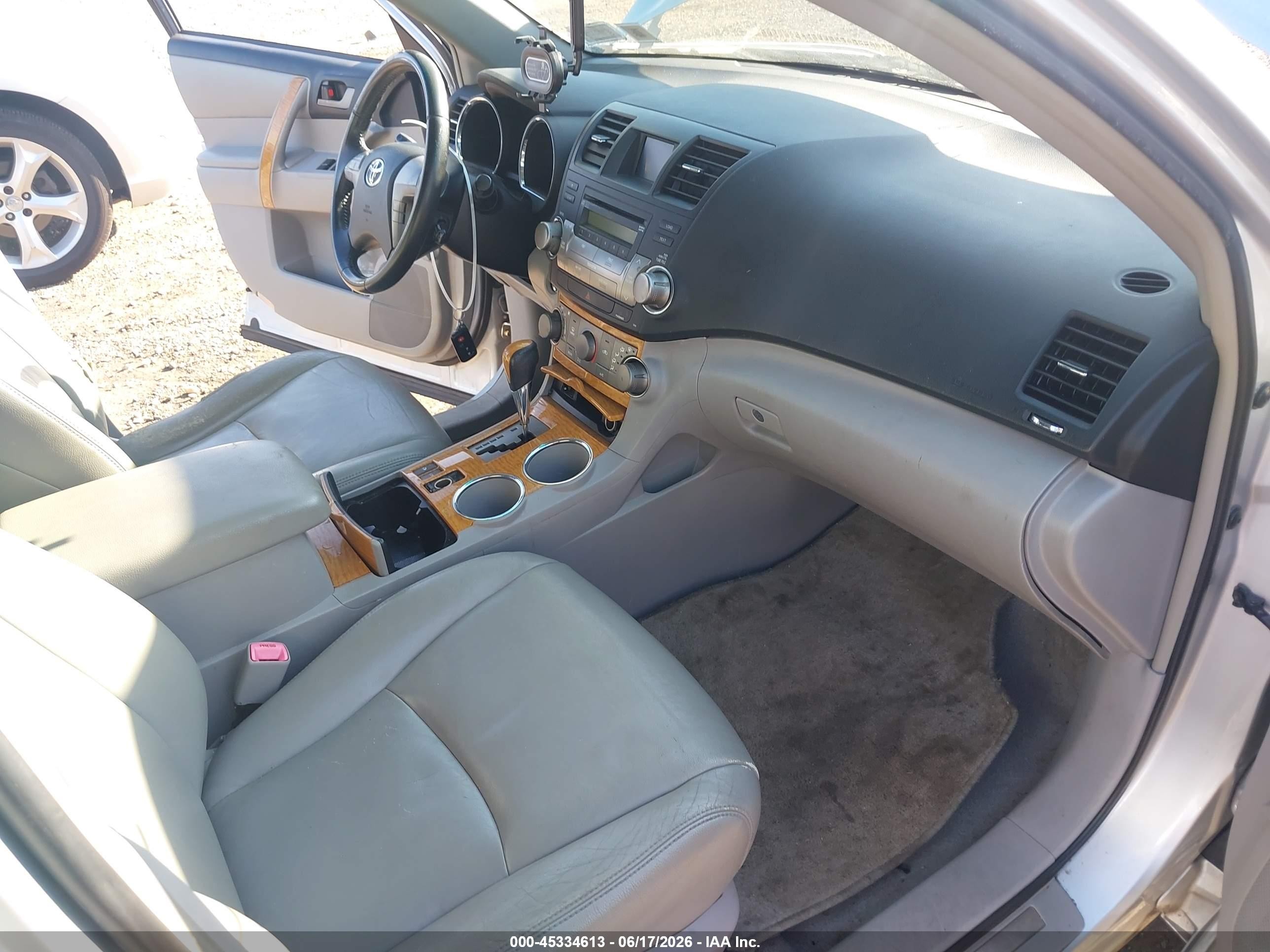 2008 Toyota Highlander Hybrid   Gray vin: JTEEW41AX82011313