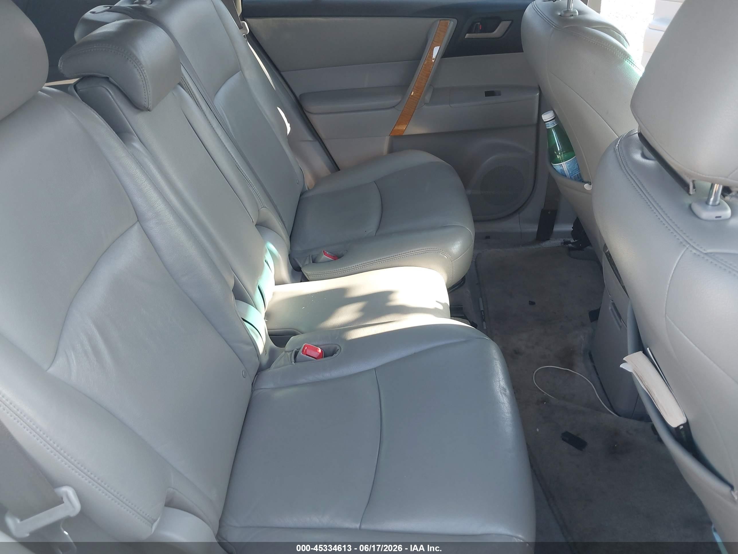 2008 Toyota Highlander Hybrid   Gray vin: JTEEW41AX82011313