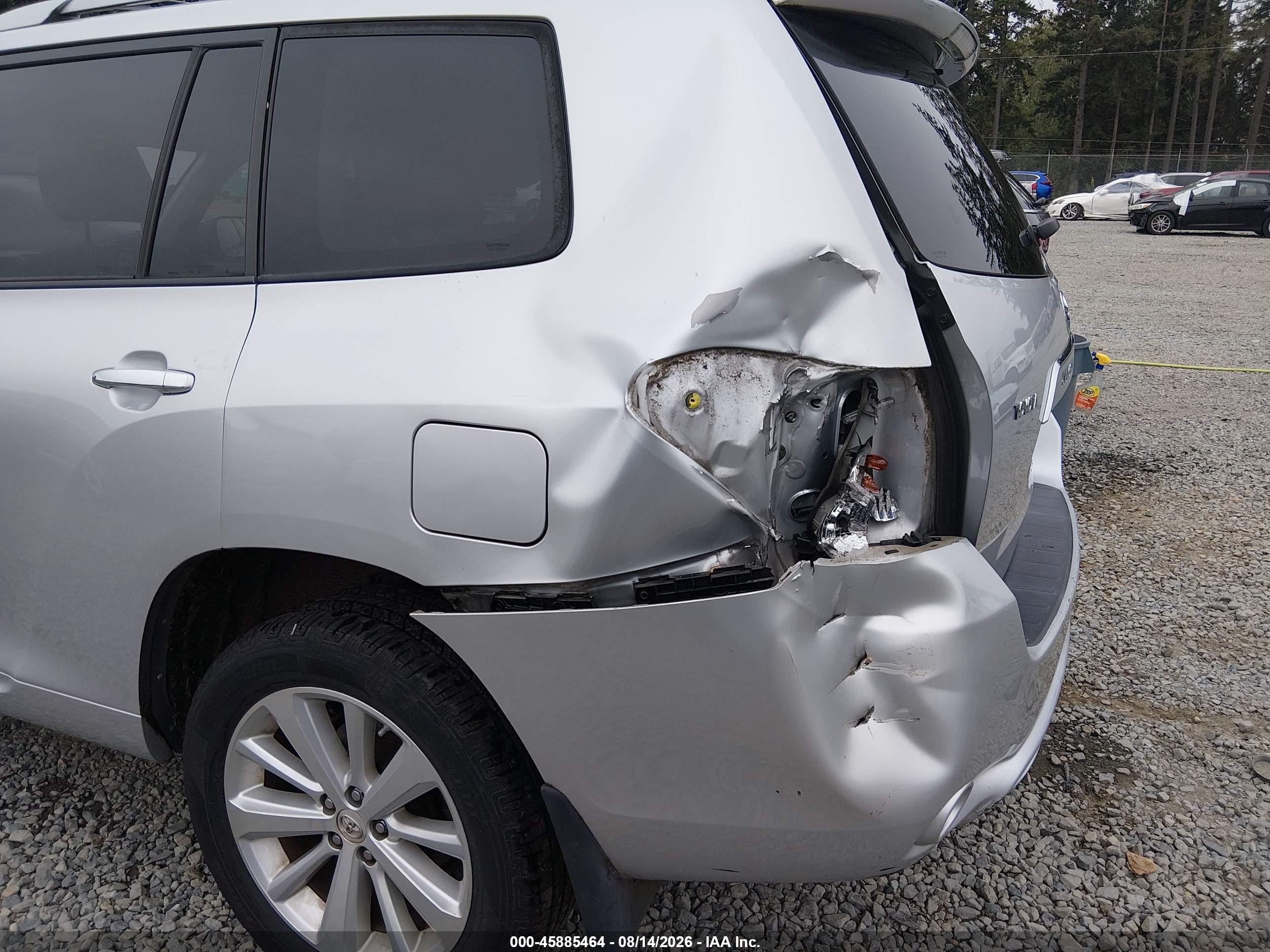 2008 Toyota Highlander Hybrid   Silver vin: JTEEW41AX82021842