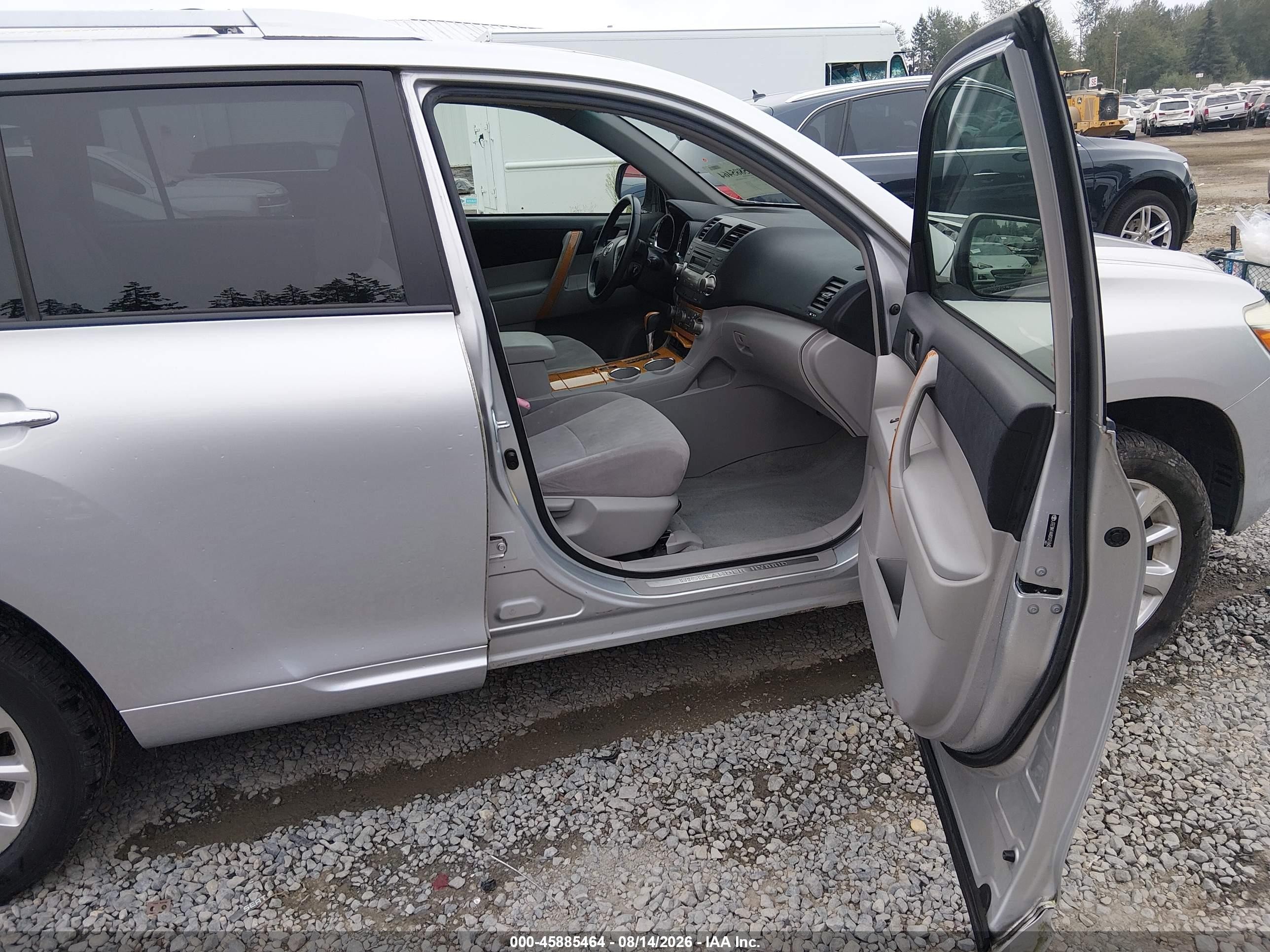 2008 Toyota Highlander Hybrid   Silver vin: JTEEW41AX82021842