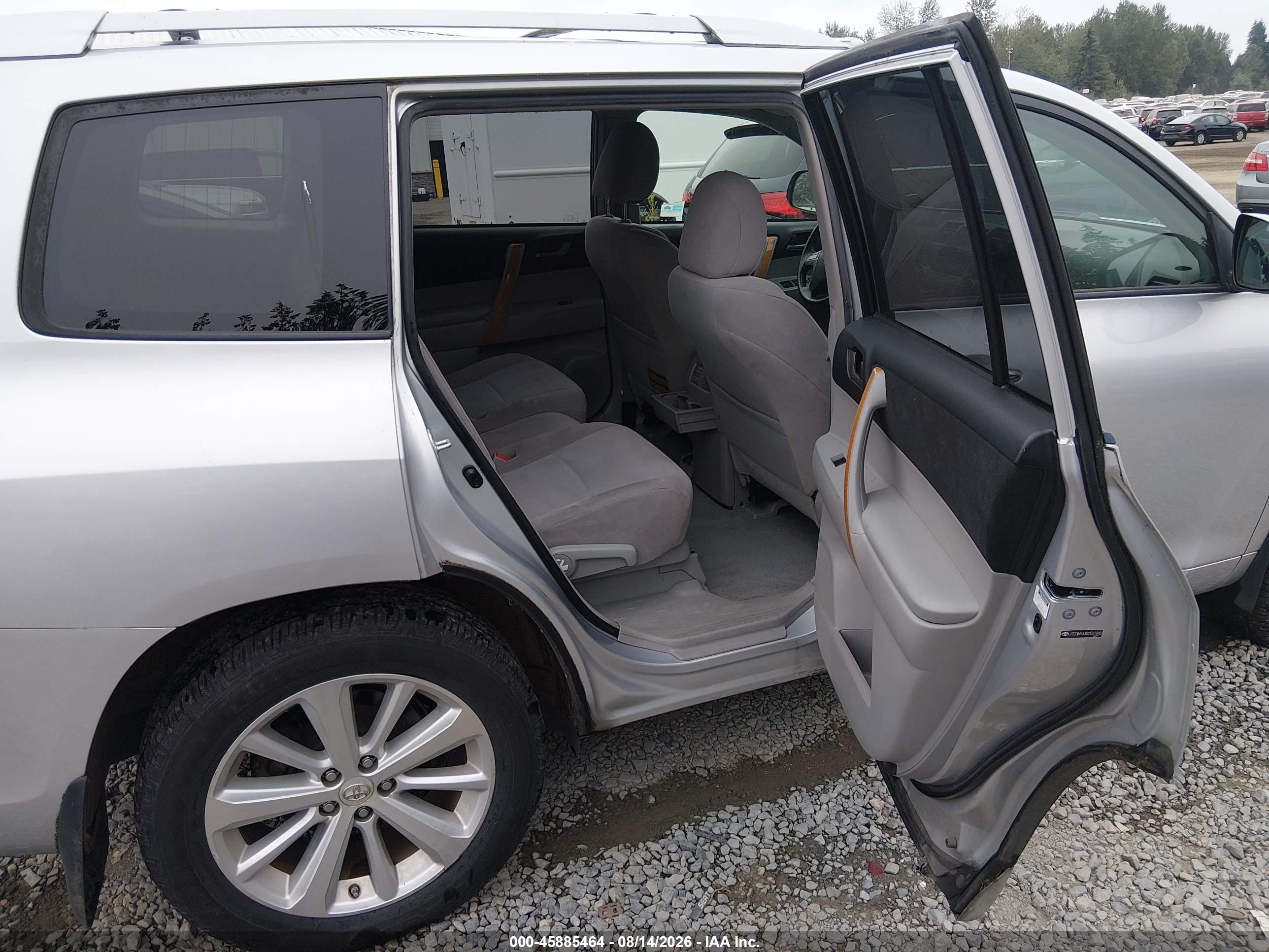 2008 Toyota Highlander Hybrid   Silver vin: JTEEW41AX82021842