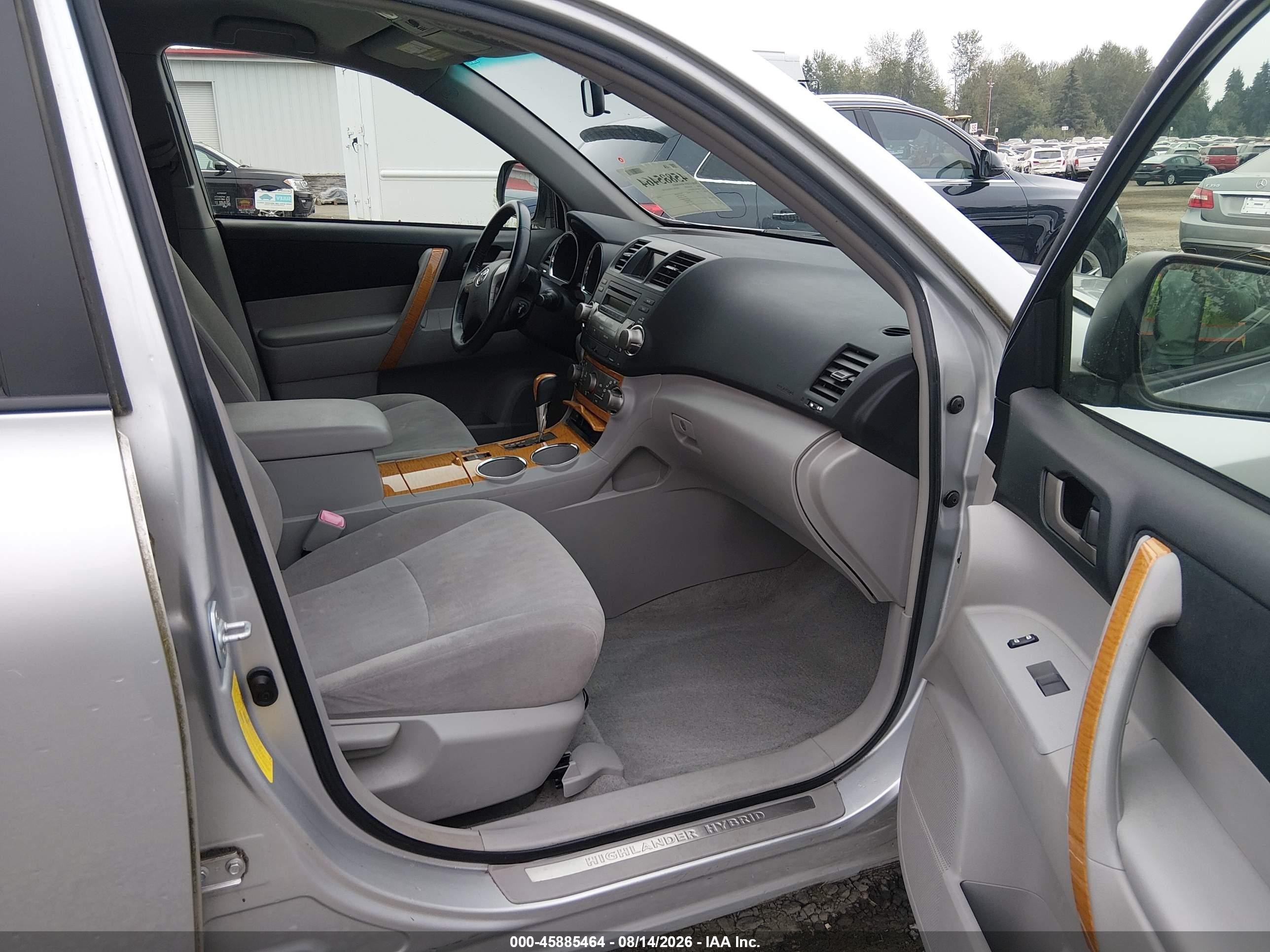 2008 Toyota Highlander Hybrid   Silver vin: JTEEW41AX82021842