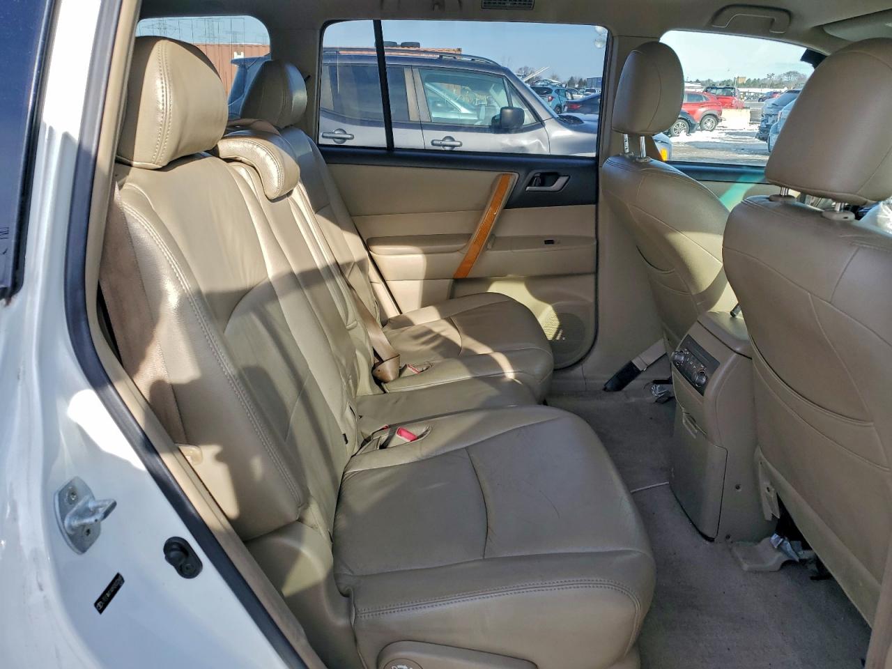 2009 Toyota Highlander Hybrid White vin: JTEEW41AX92032681
