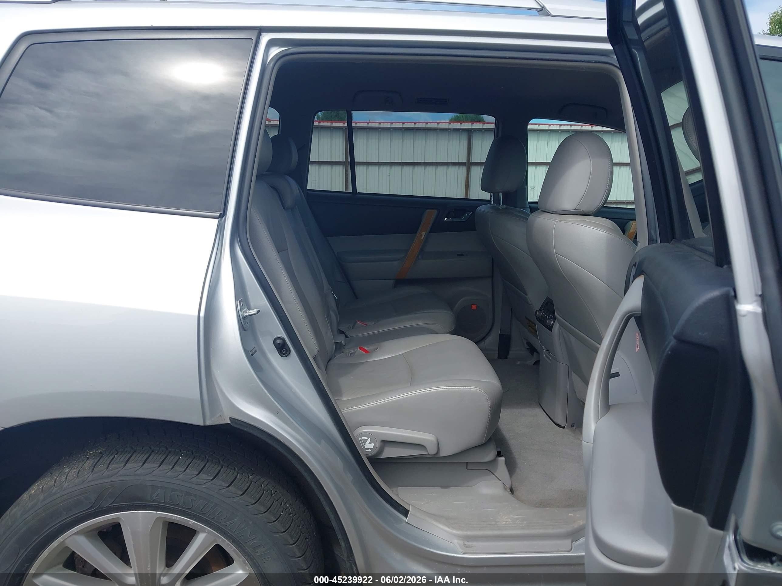2008 Toyota Highlander Hybrid Limited Silver vin: JTEEW44A082000946