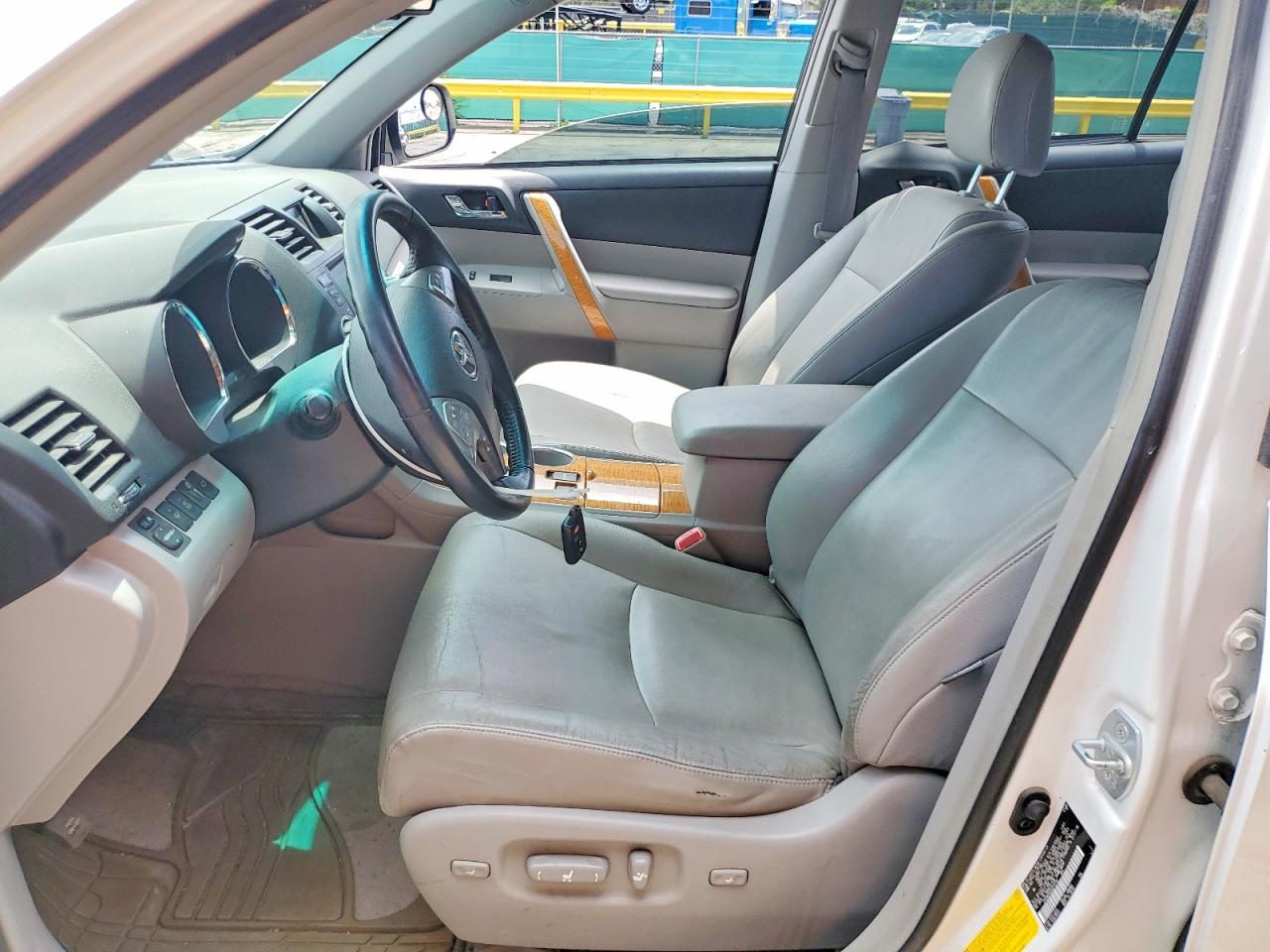 2008 Toyota Highlander Hybrid Limited White vin: JTEEW44A082018184