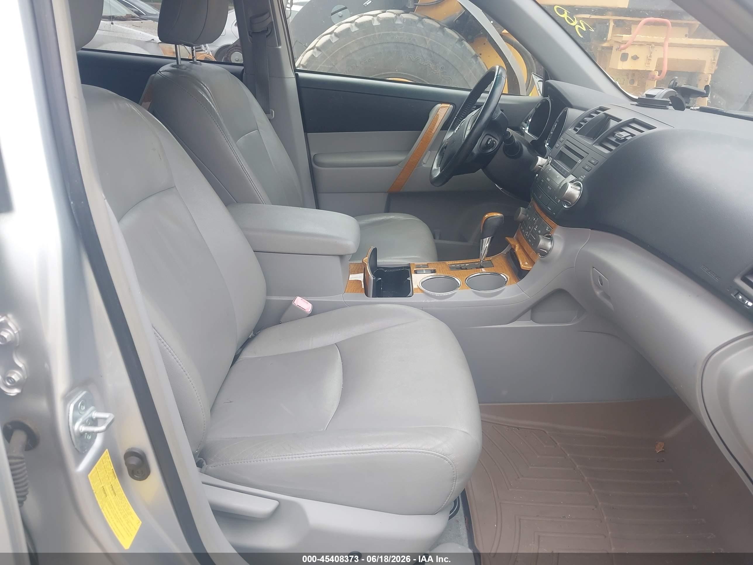2008 Toyota Highlander Hybrid Limited Silver vin: JTEEW44A182000535