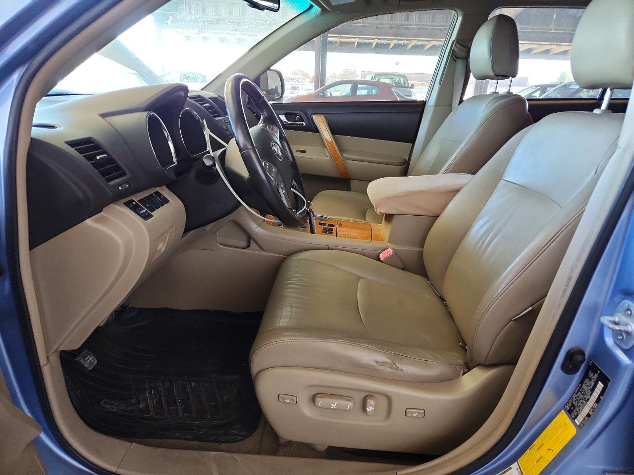 2008 Toyota Highlander Hybrid Limited Silver vin: JTEEW44A182024902