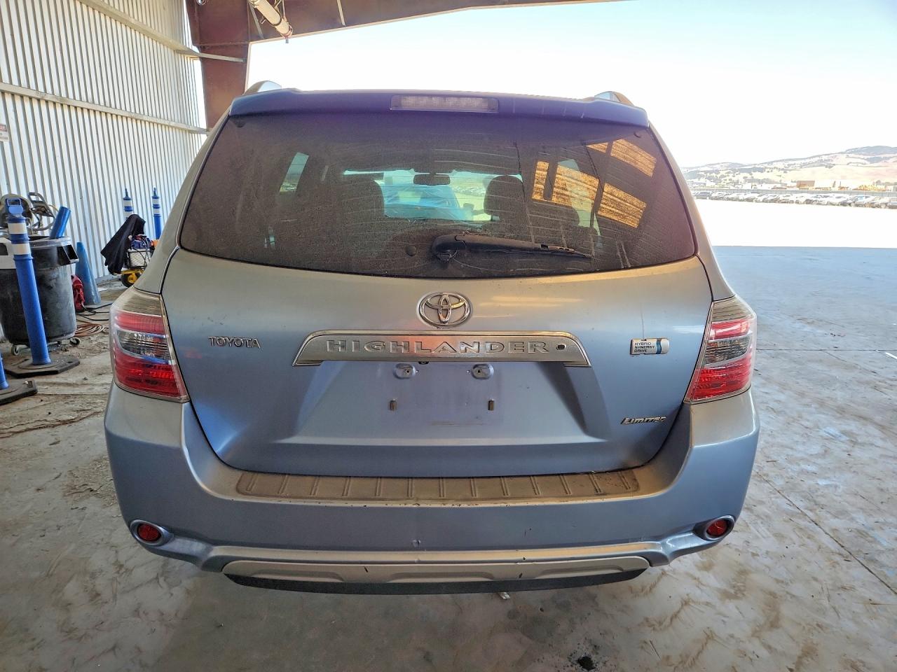 2008 Toyota Highlander Hybrid Limited Silver vin: JTEEW44A182024902