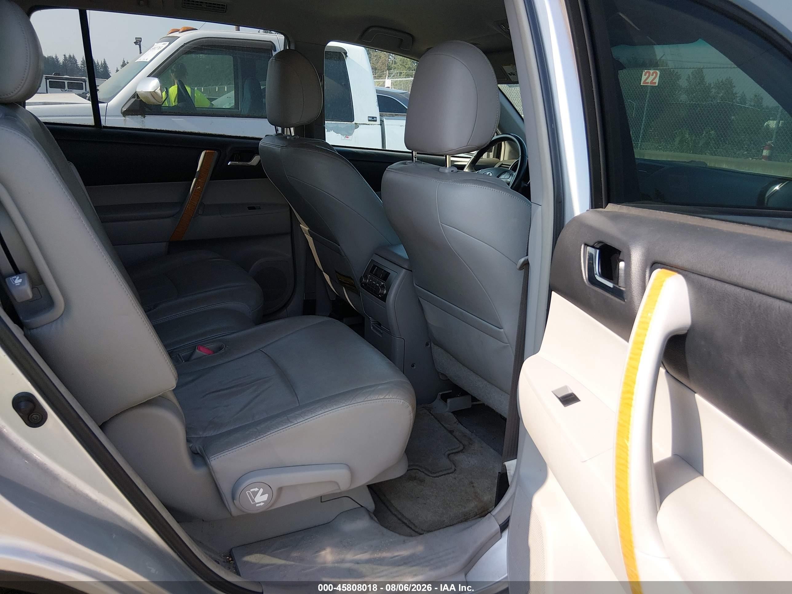 2008 Toyota Highlander Hybrid Limited Silver vin: JTEEW44A282001998