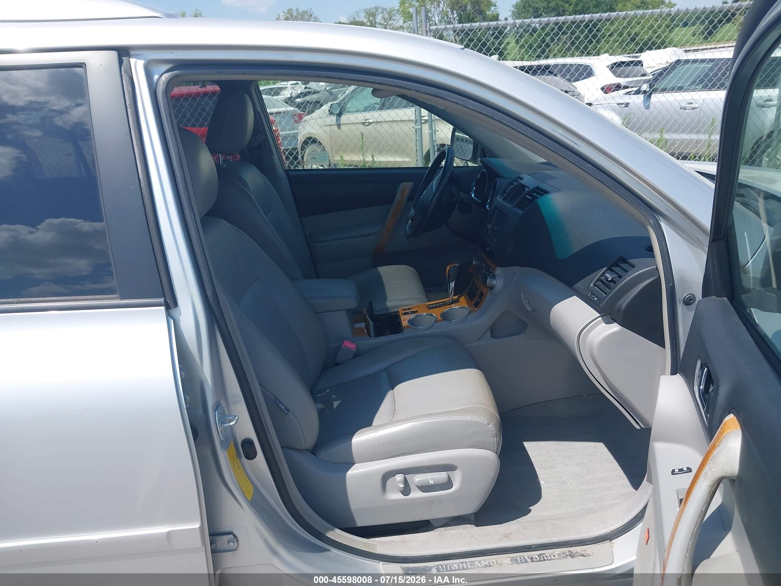 2008 Toyota Highlander Hybrid Limited Silver vin: JTEEW44A282010927