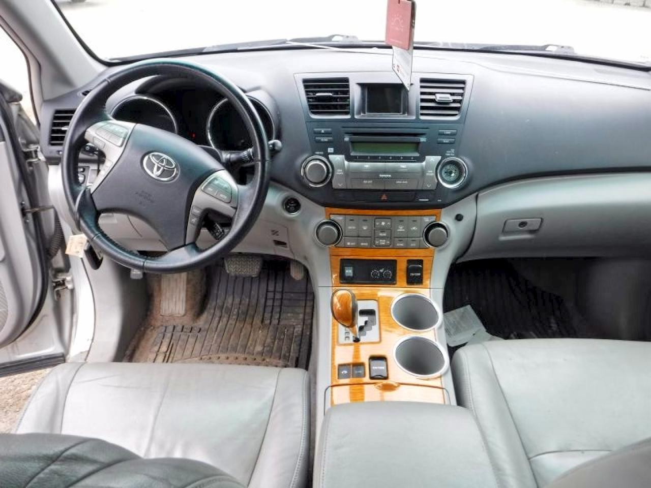 2008 Toyota Highlander Hybrid Limited Silver vin: JTEEW44A482001775