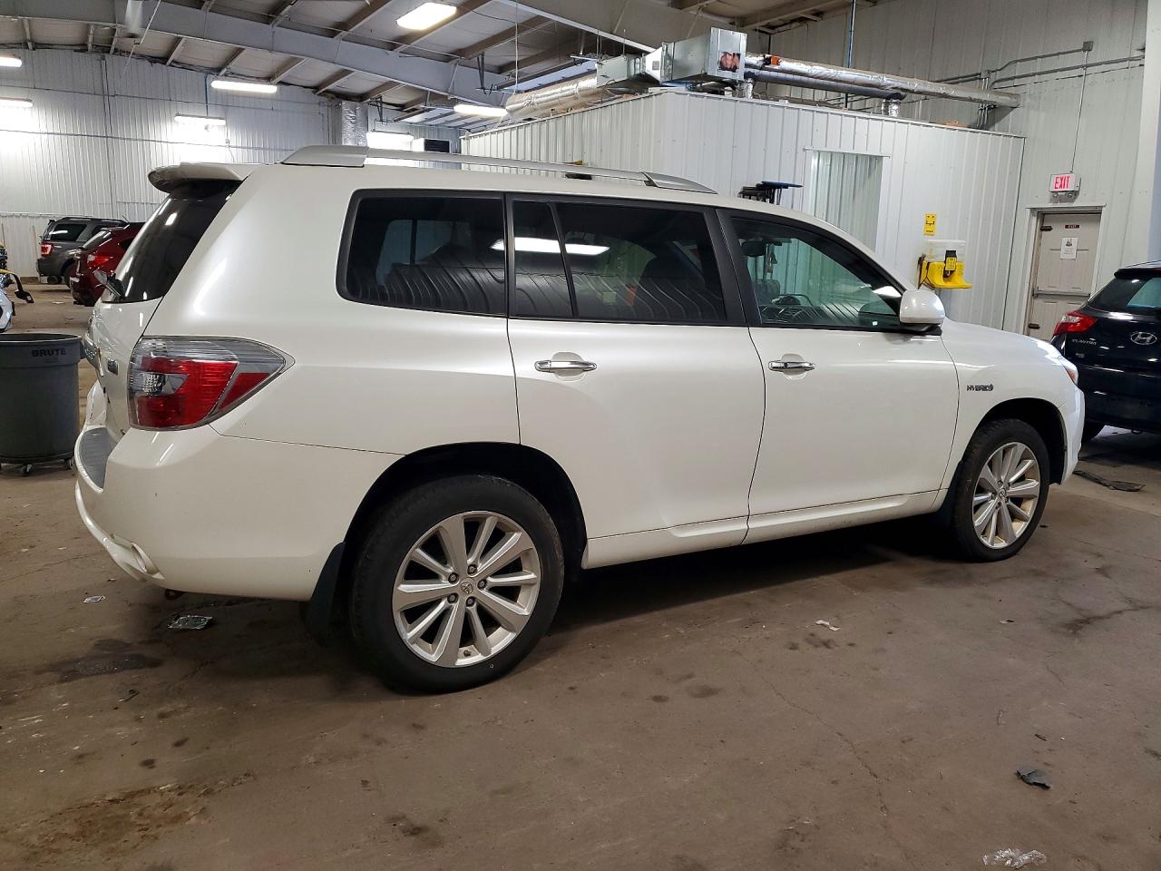 2008 Toyota Highlander Hybrid Limited White vin: JTEEW44A582001252