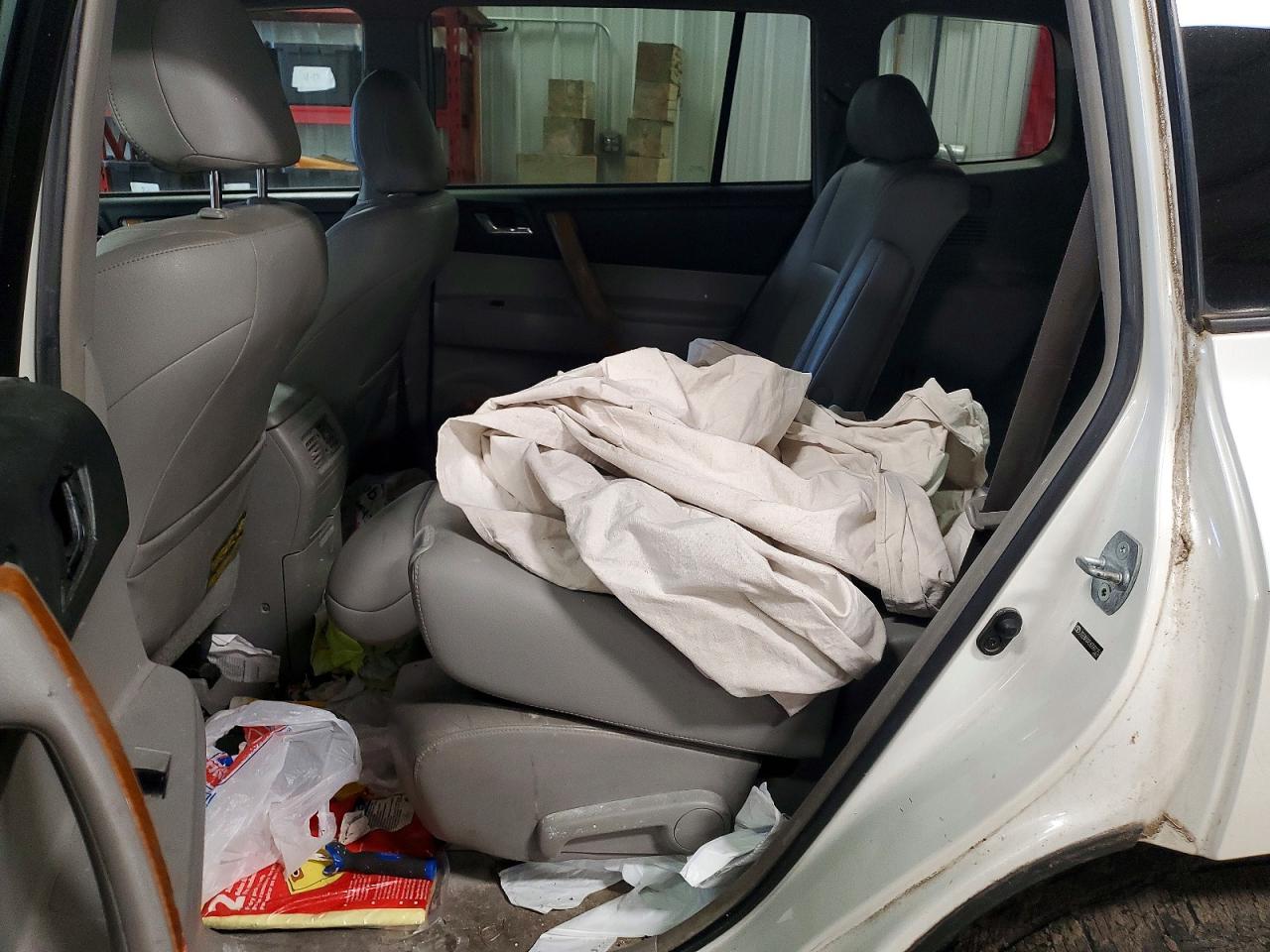 2008 Toyota Highlander Hybrid Limited White vin: JTEEW44A582001252